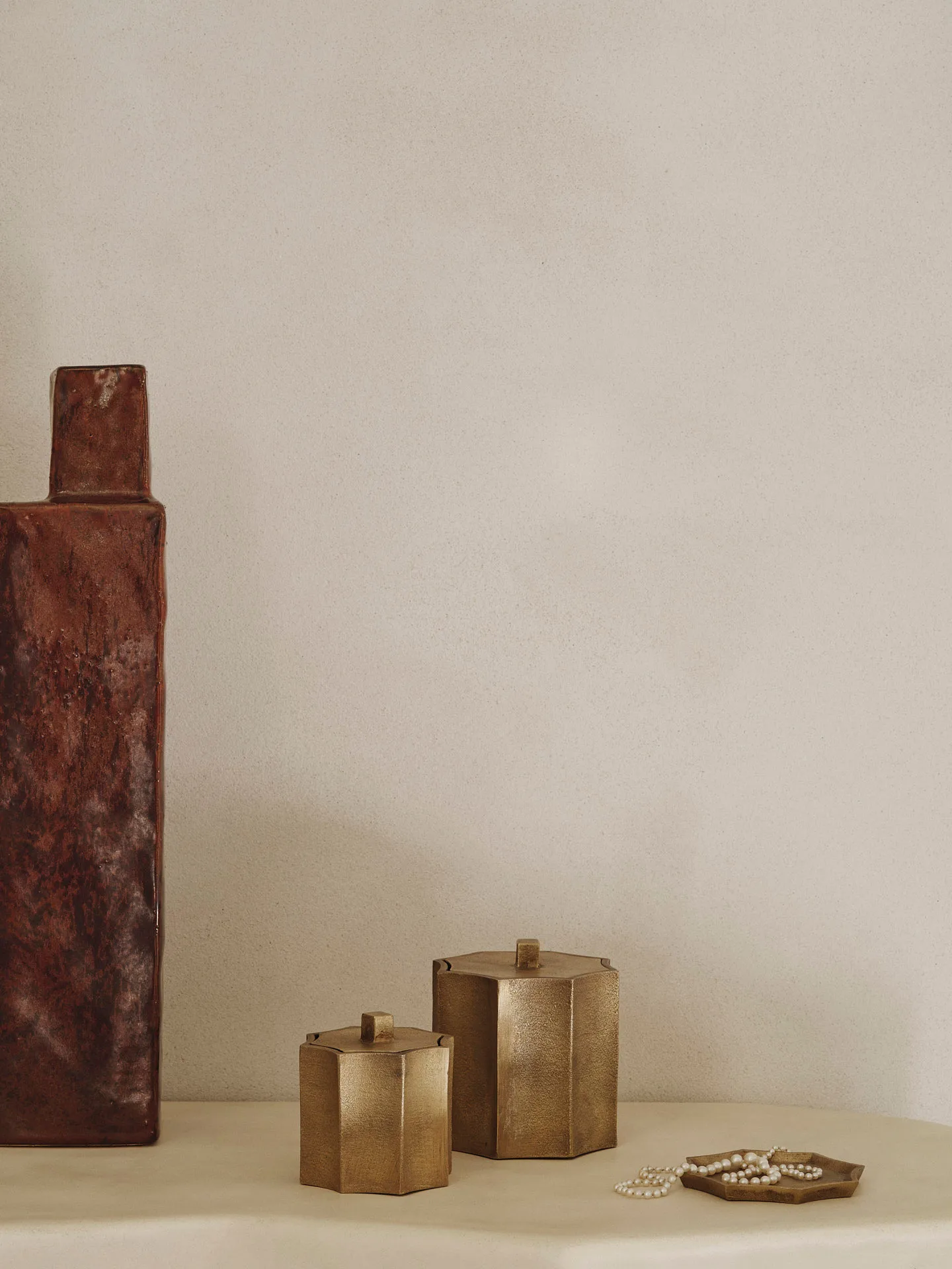 Otte tuoksukynttilät 36 h, Brass finish Ferm Living