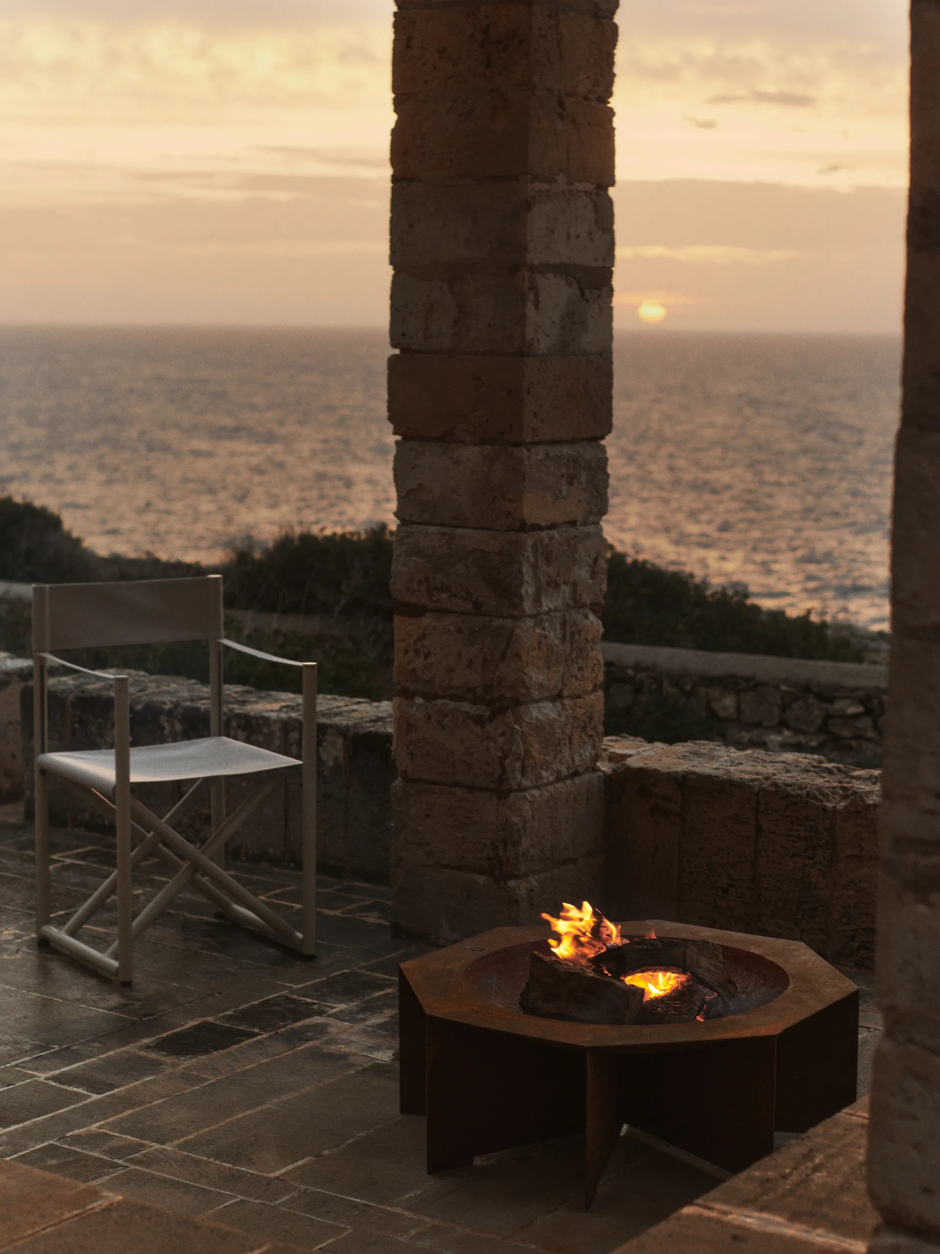 Otto tulipesä eldstad, Rust, Ø85,5×29 cm Ferm Living