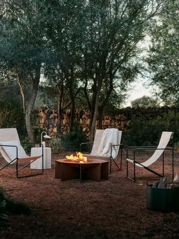 Otto tulipesä eldstad - Rust, Ø85,5×29 cm - Ferm Living