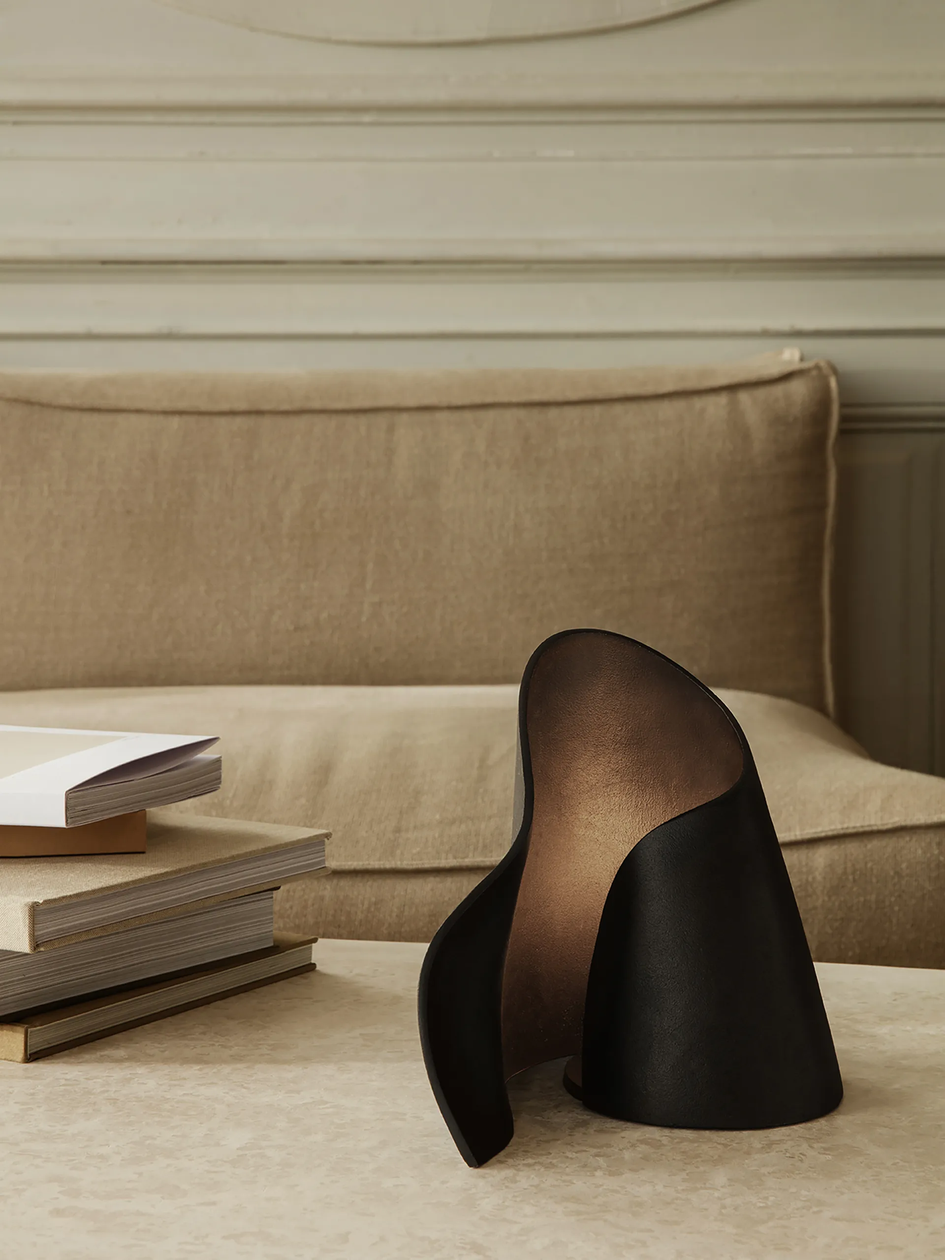 Oyster pöytävalaisin, Black Ferm Living