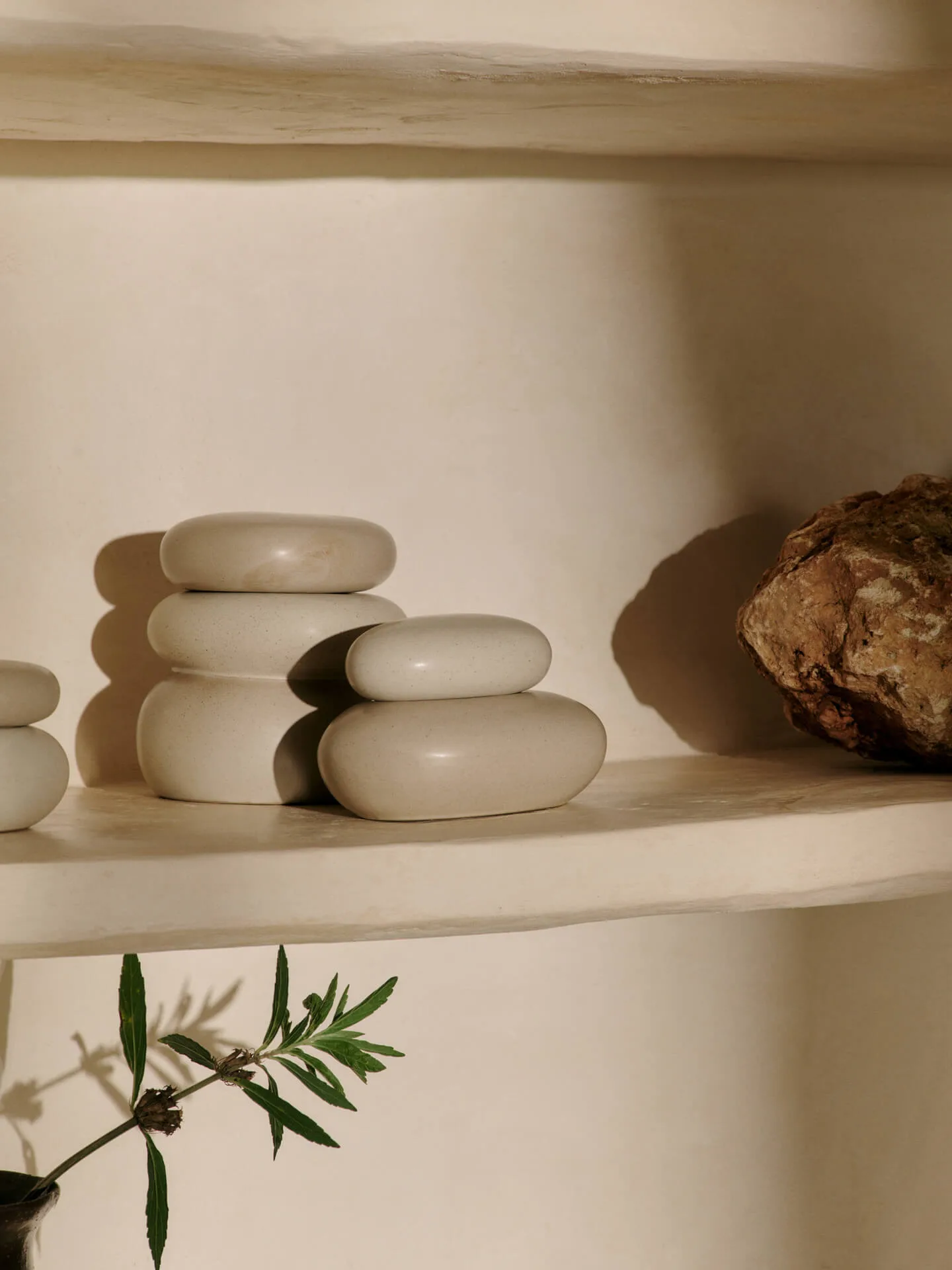 Pebble ask medium, Hiekka/Kerma Ferm Living