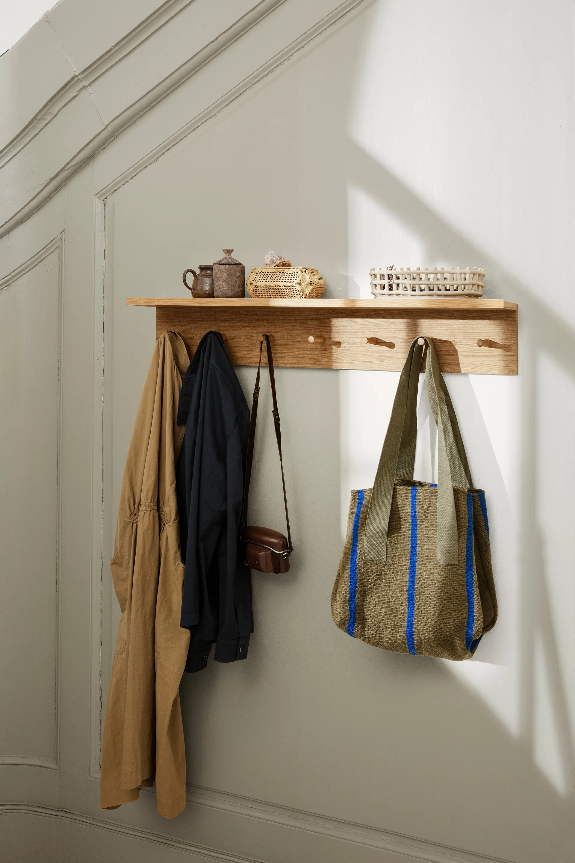 Place Rack naulakkohylly tammi, Medium Ferm Living