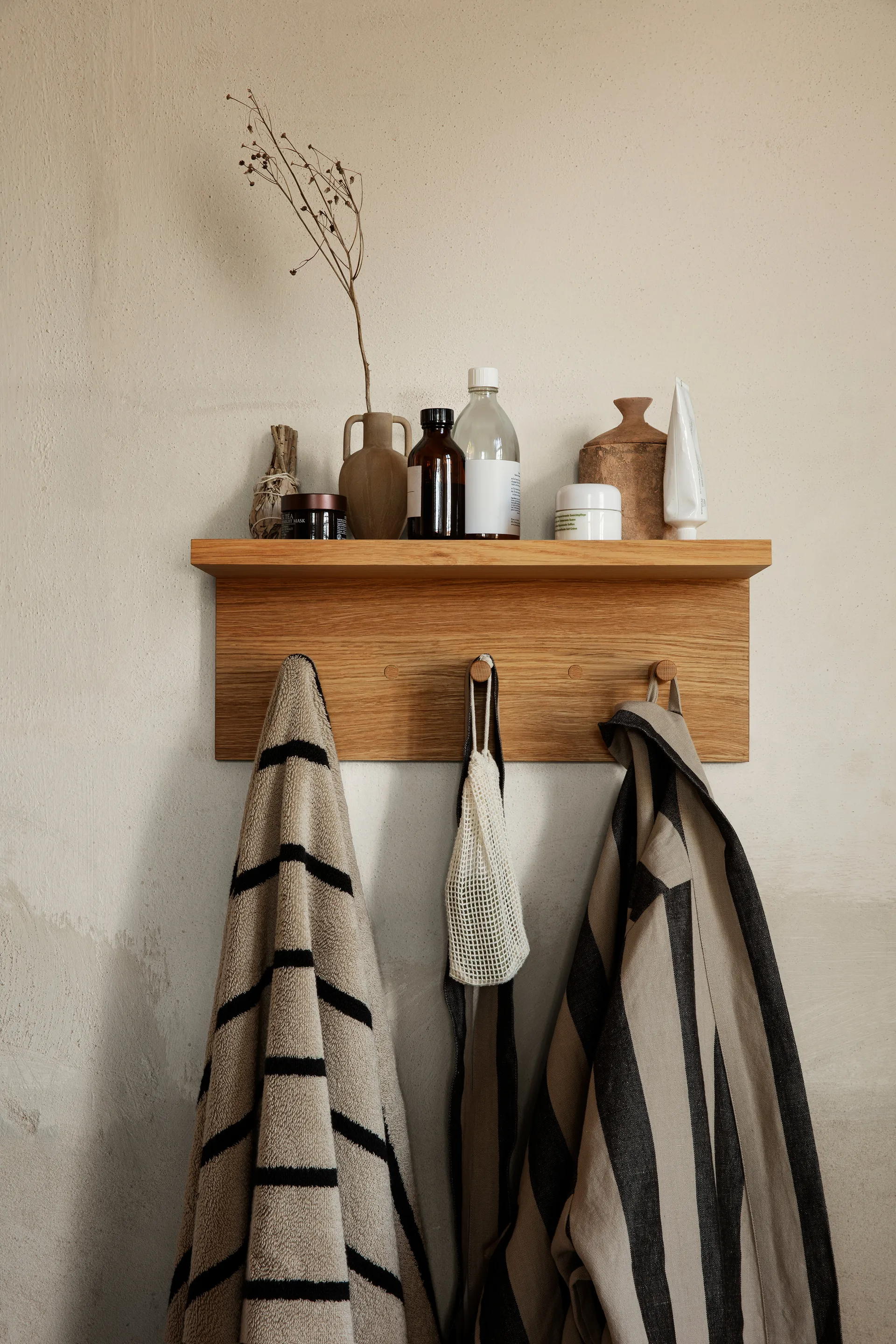 Place Rack naulakkohylly tammi, Pieni Ferm Living