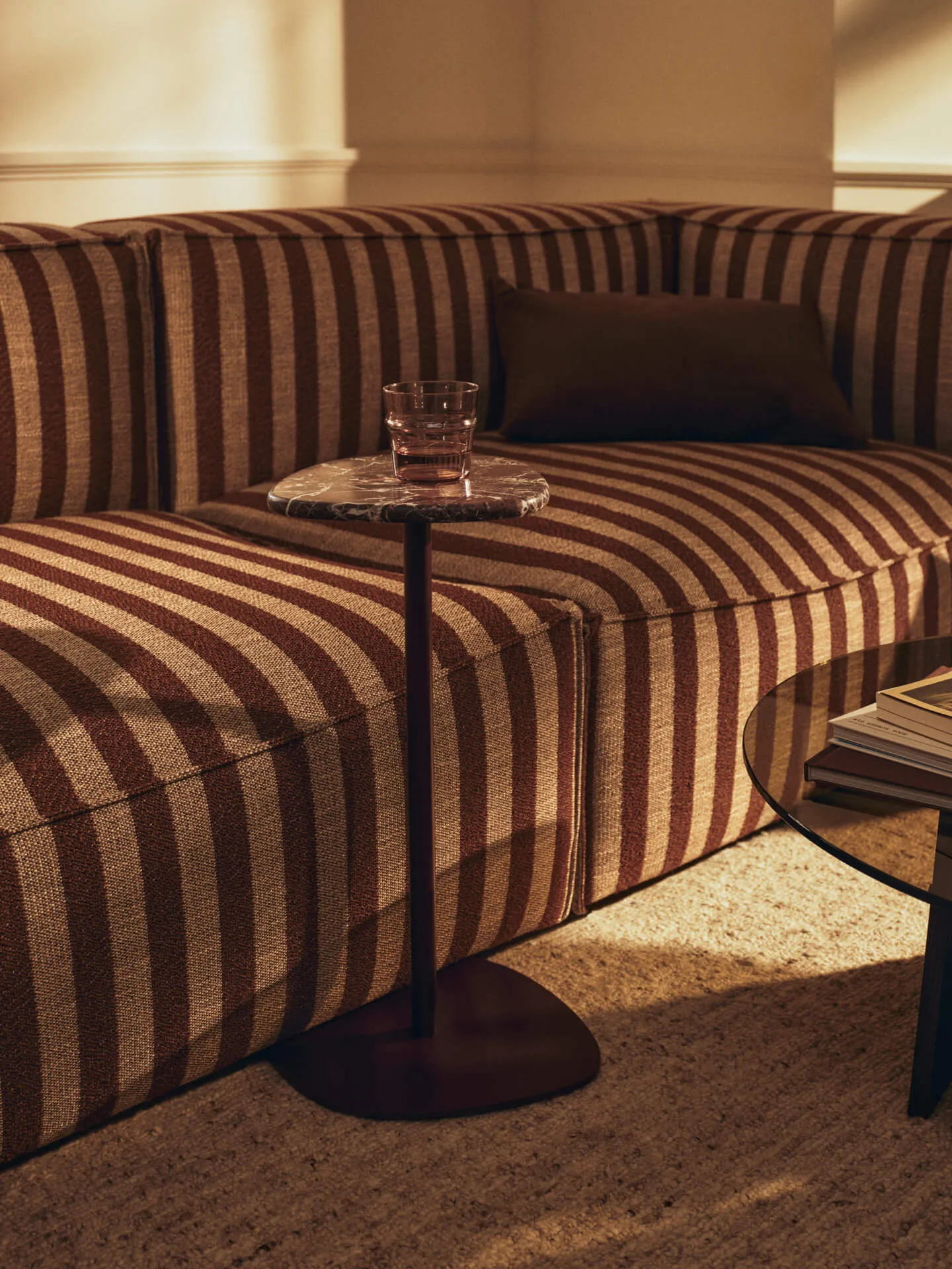 Plyo sivupöytä, Dark grape Ferm Living