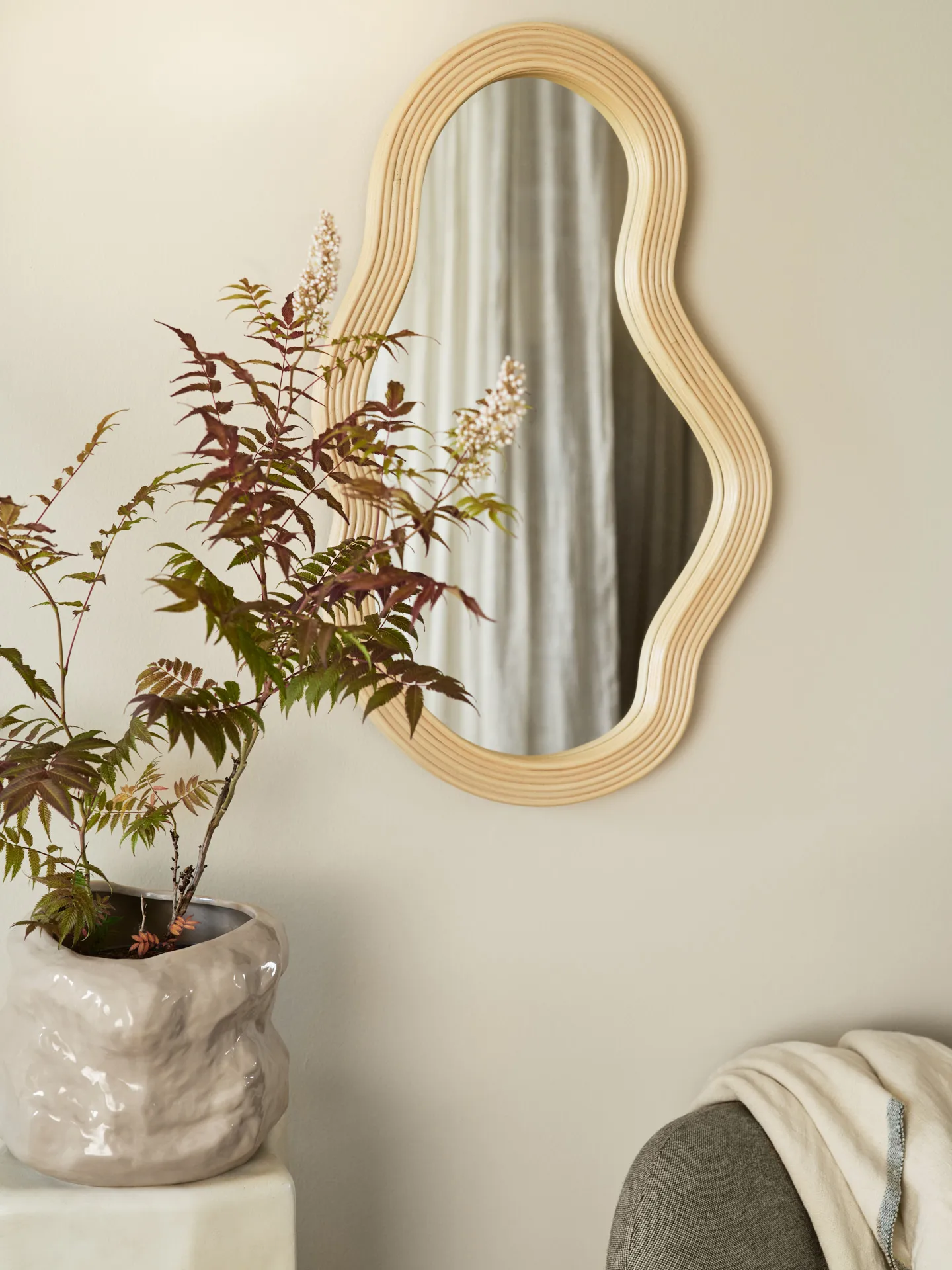 Pond peili medium, Rattan Ferm Living