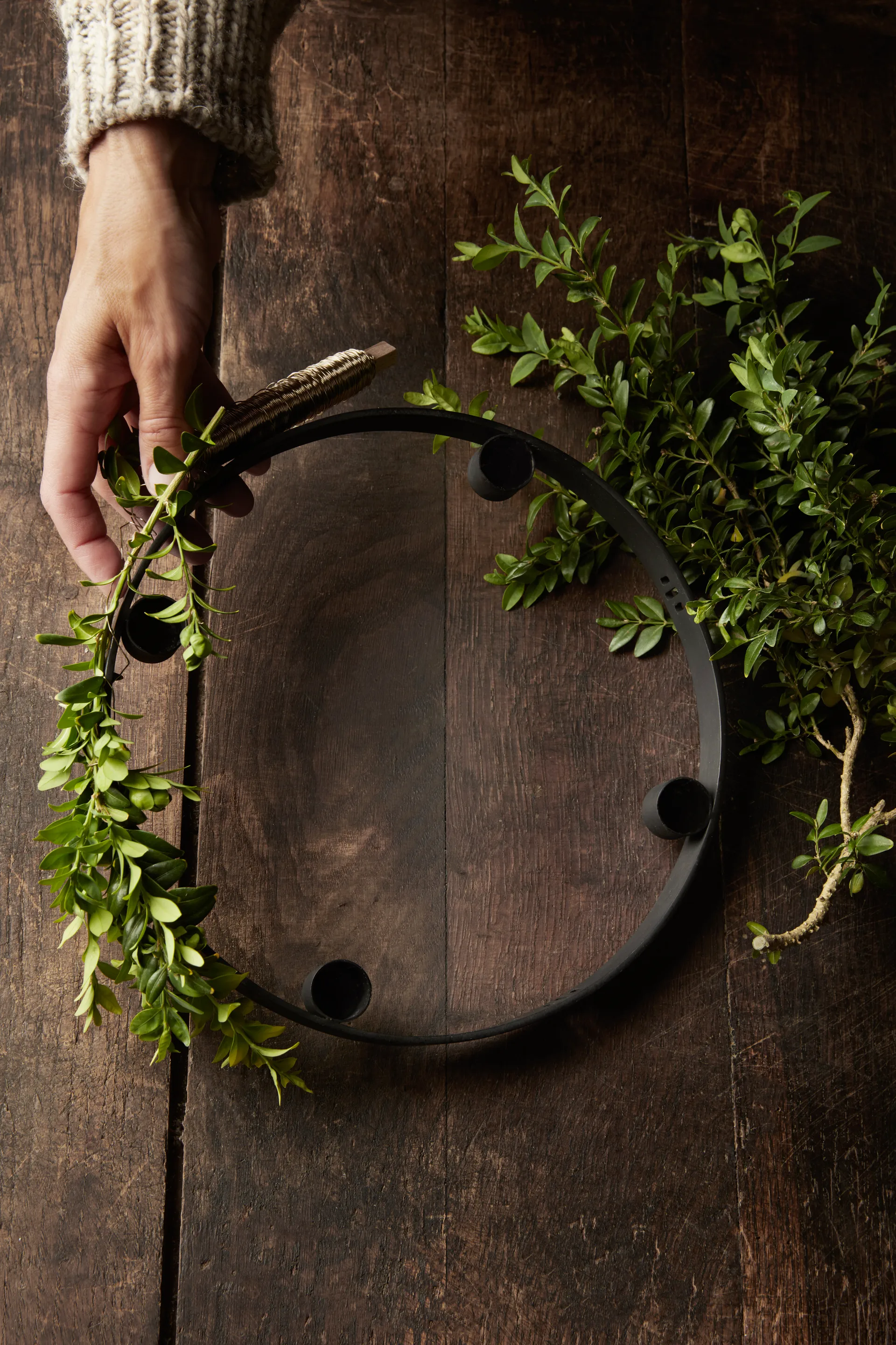 Pyöreä kynttiläteline, musta messinki, suuri Ferm Living