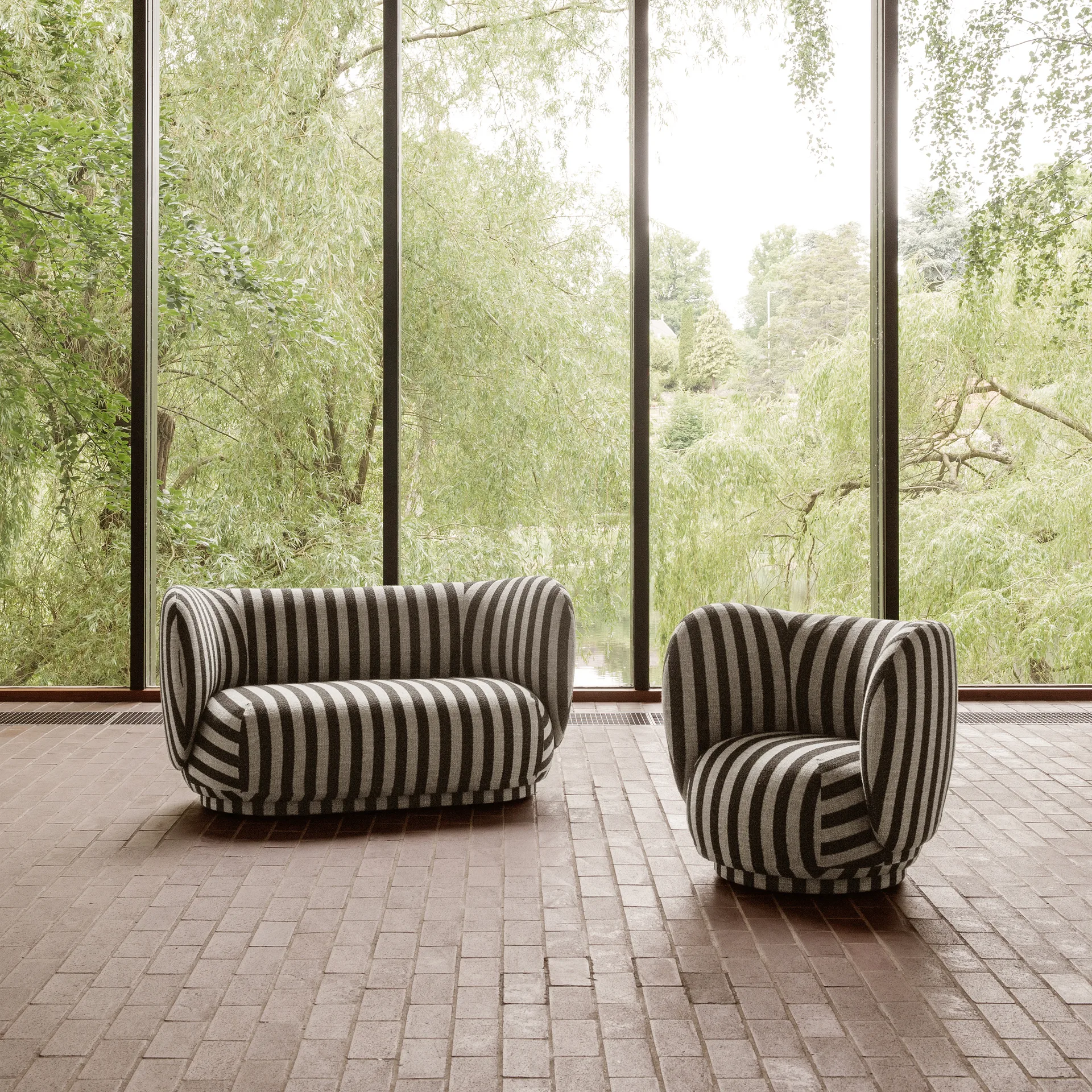 Rico 2-istuttava sohva, Louisiana sand black Ferm Living