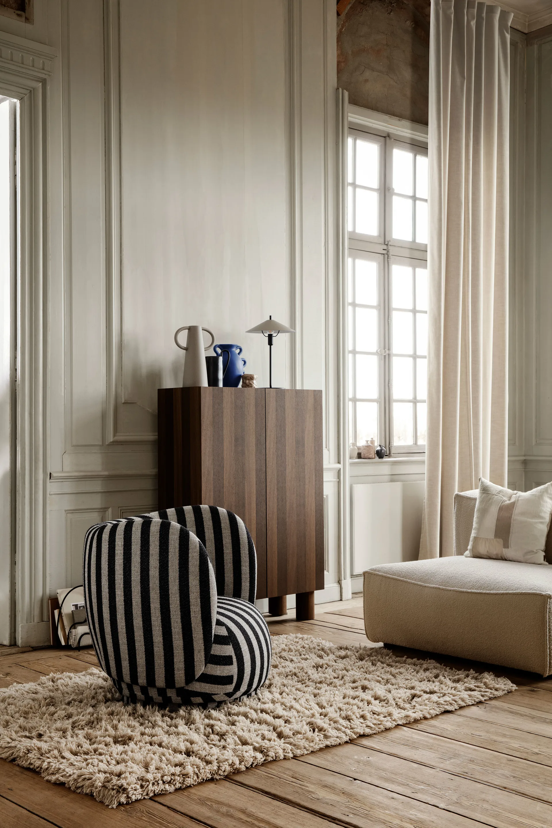 Rico lounge chair -nojatuoli, Louisiana sand black Ferm Living