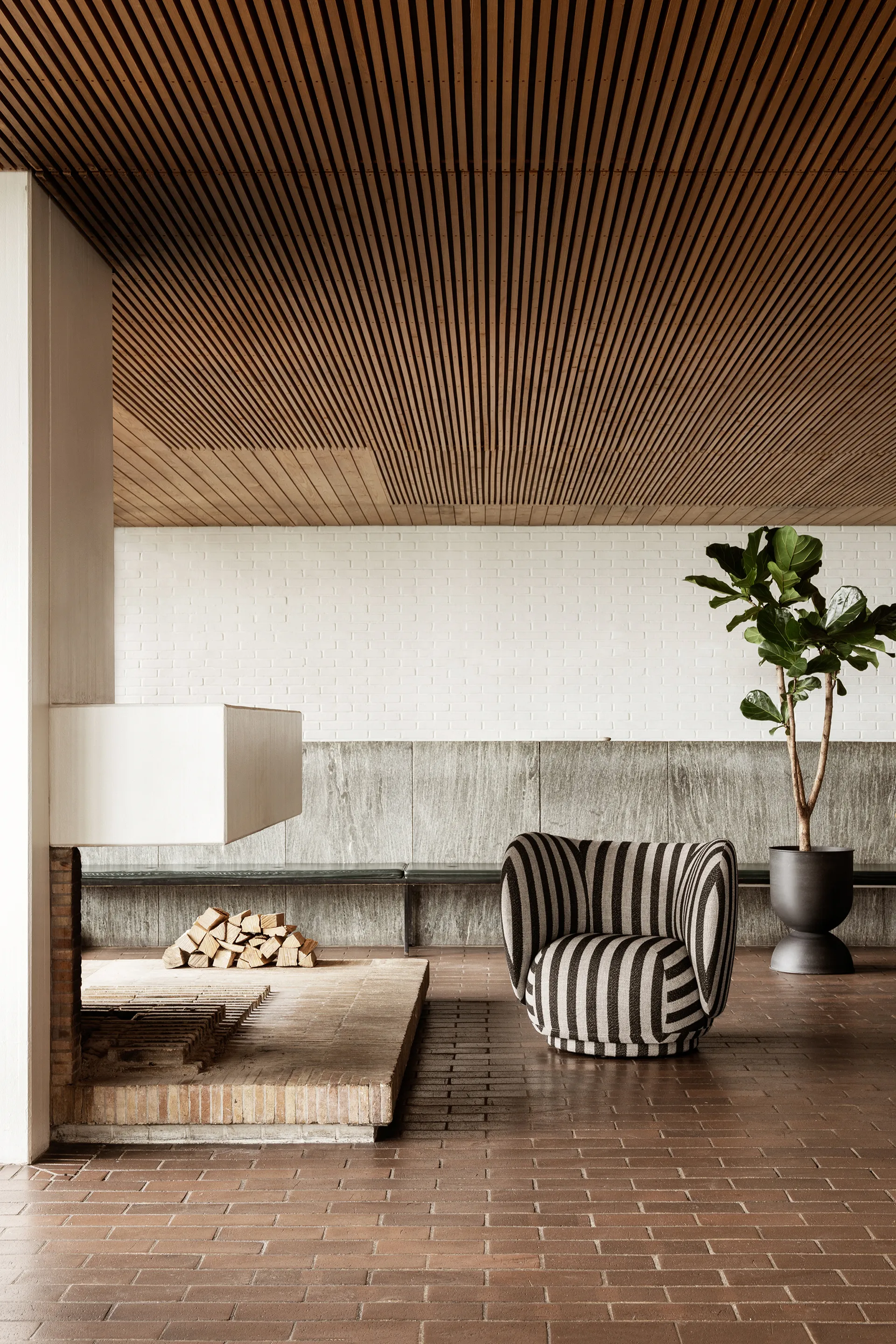 Rico lounge chair -nojatuoli, Louisiana sand black Ferm Living