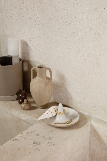 Ring Cone sormuksenpidin - Off-white pilkullinen - Ferm Living