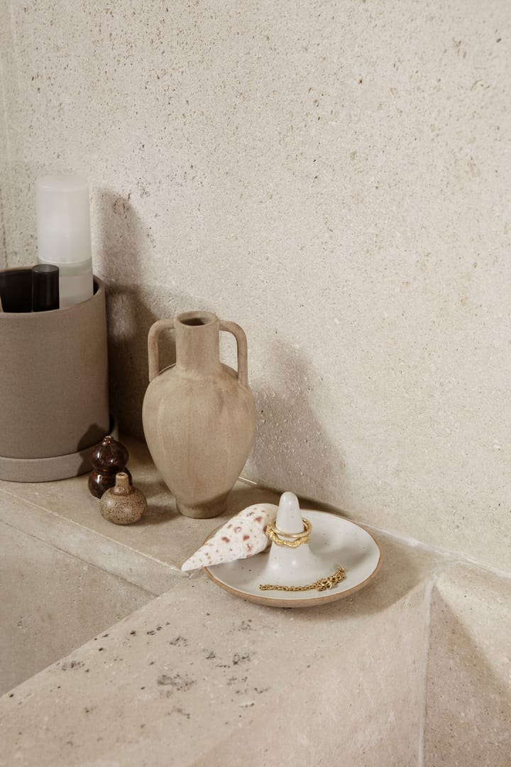 Ring Cone sormuksenpidin, Off-white pilkullinen Ferm Living