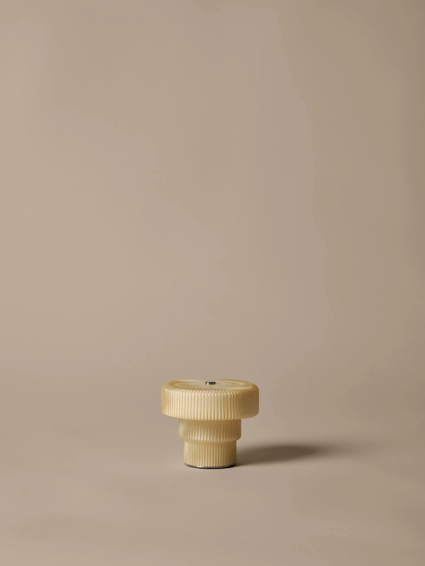Ripple kannettava pöytälamppu, Oat (beige), 10 cm Ferm Living