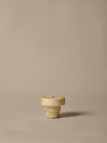 Ripple kannettava pöytälamppu - Oat (beige), 10 cm - Ferm Living