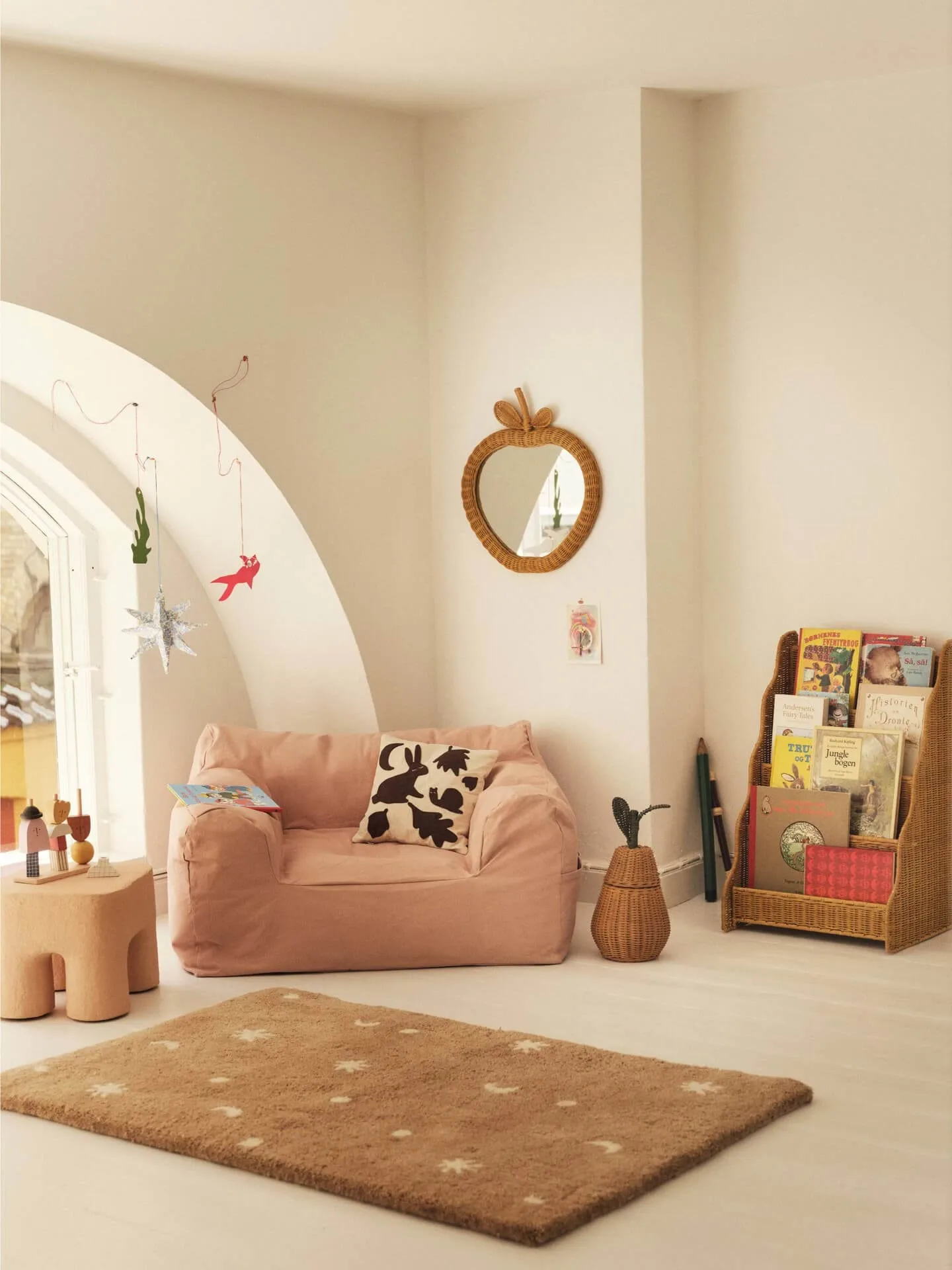 Rivan display kirjahylly, Natural, 42x35x65 cm Ferm Living