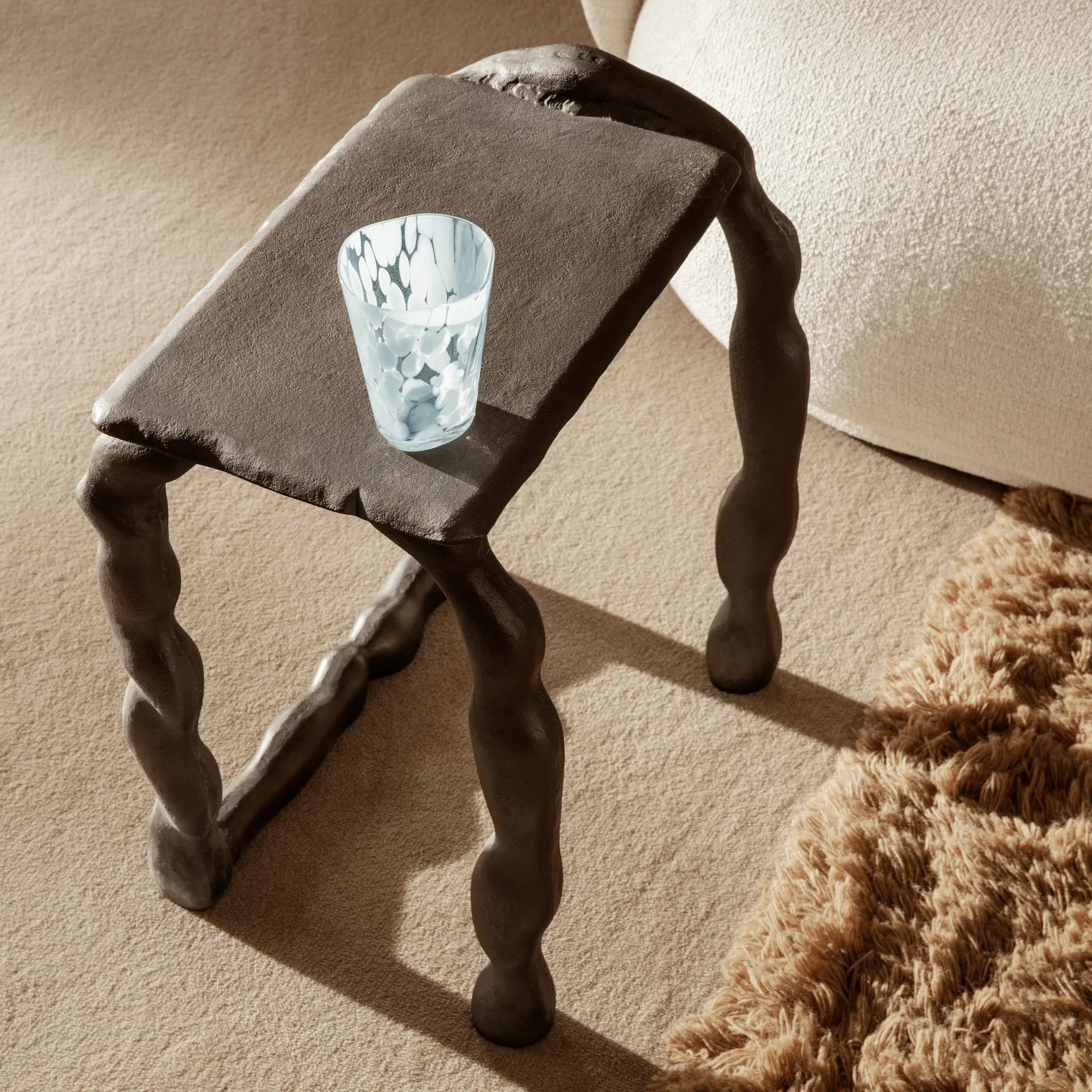 Rotben veistos, Musta Ferm Living