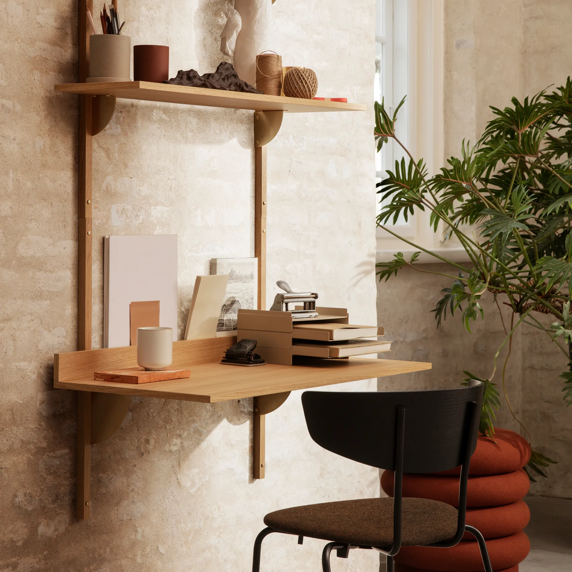 Sector kirjoitustaso, Oak-brass Ferm Living