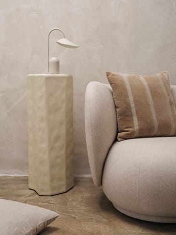 Senti Stripe tyyny 50x50 cm - Dark sand-linen - Ferm Living