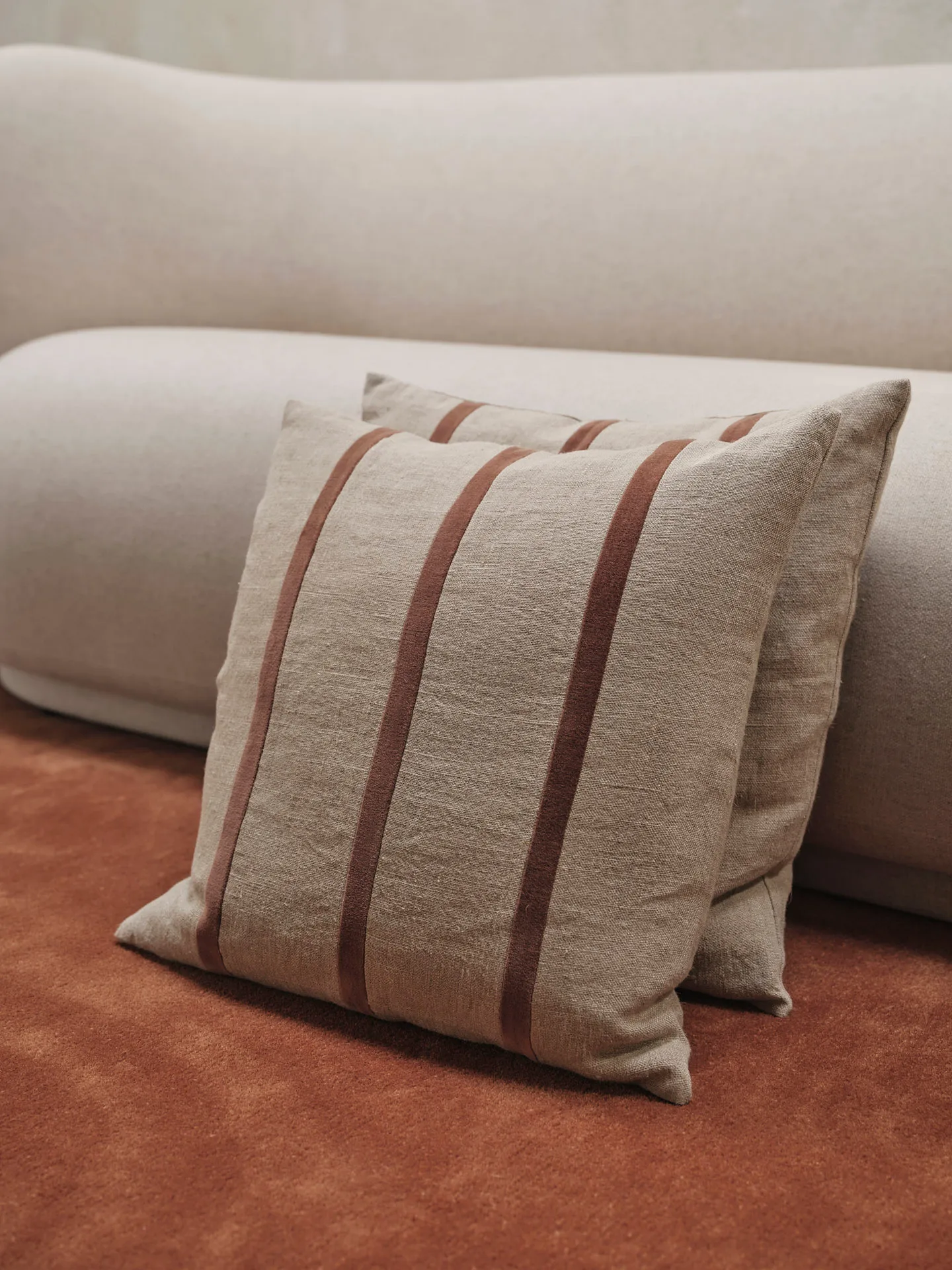 Senti Stripe tyyny 50x50 cm, Linen-carob brown Ferm Living
