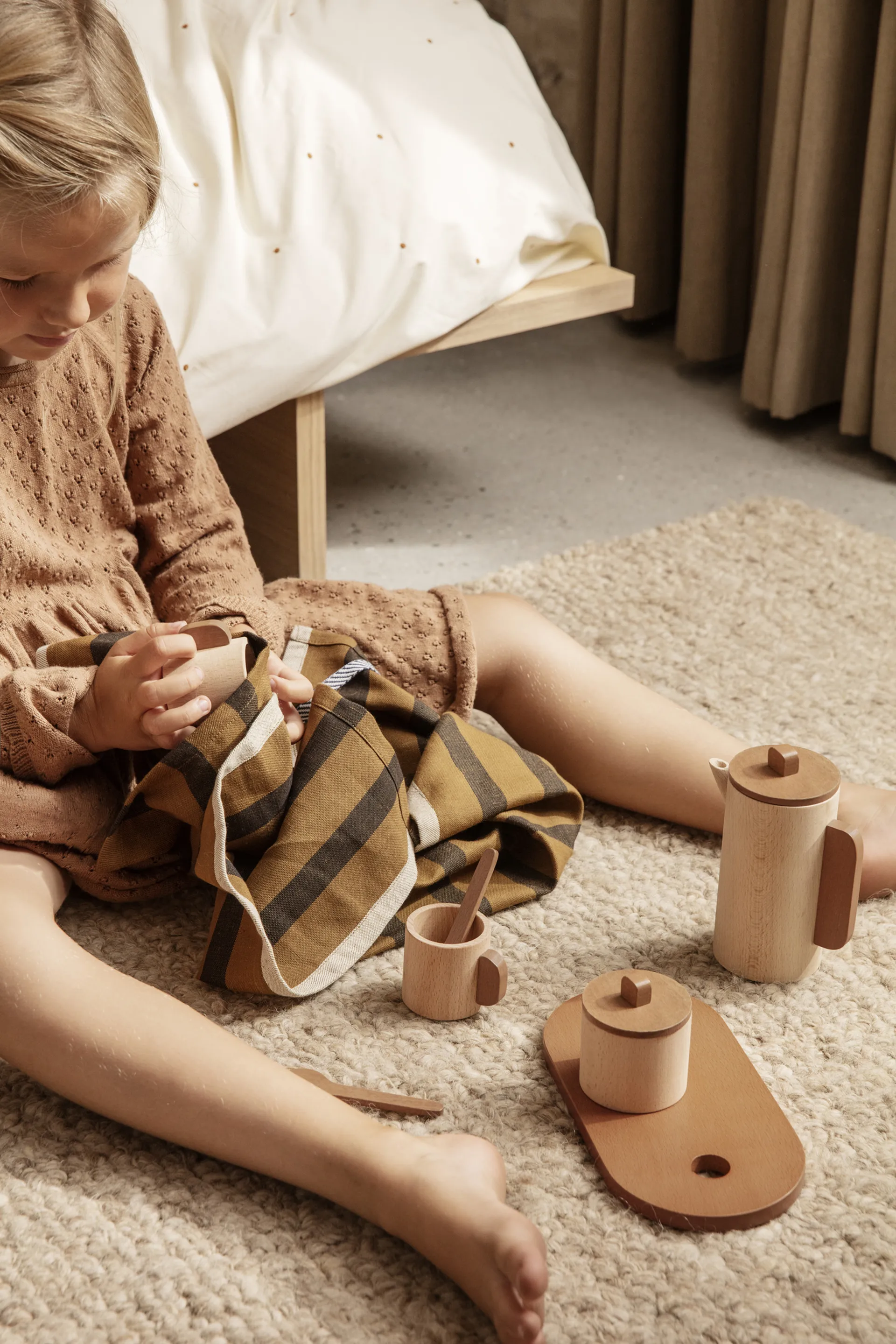 Shade Loop -matto S 140 x 200 cm, Beige Ferm Living