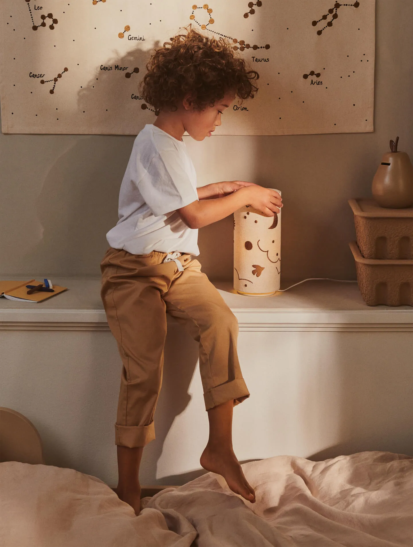 Skye pöytälamppu, Natural-bronze Ferm Living