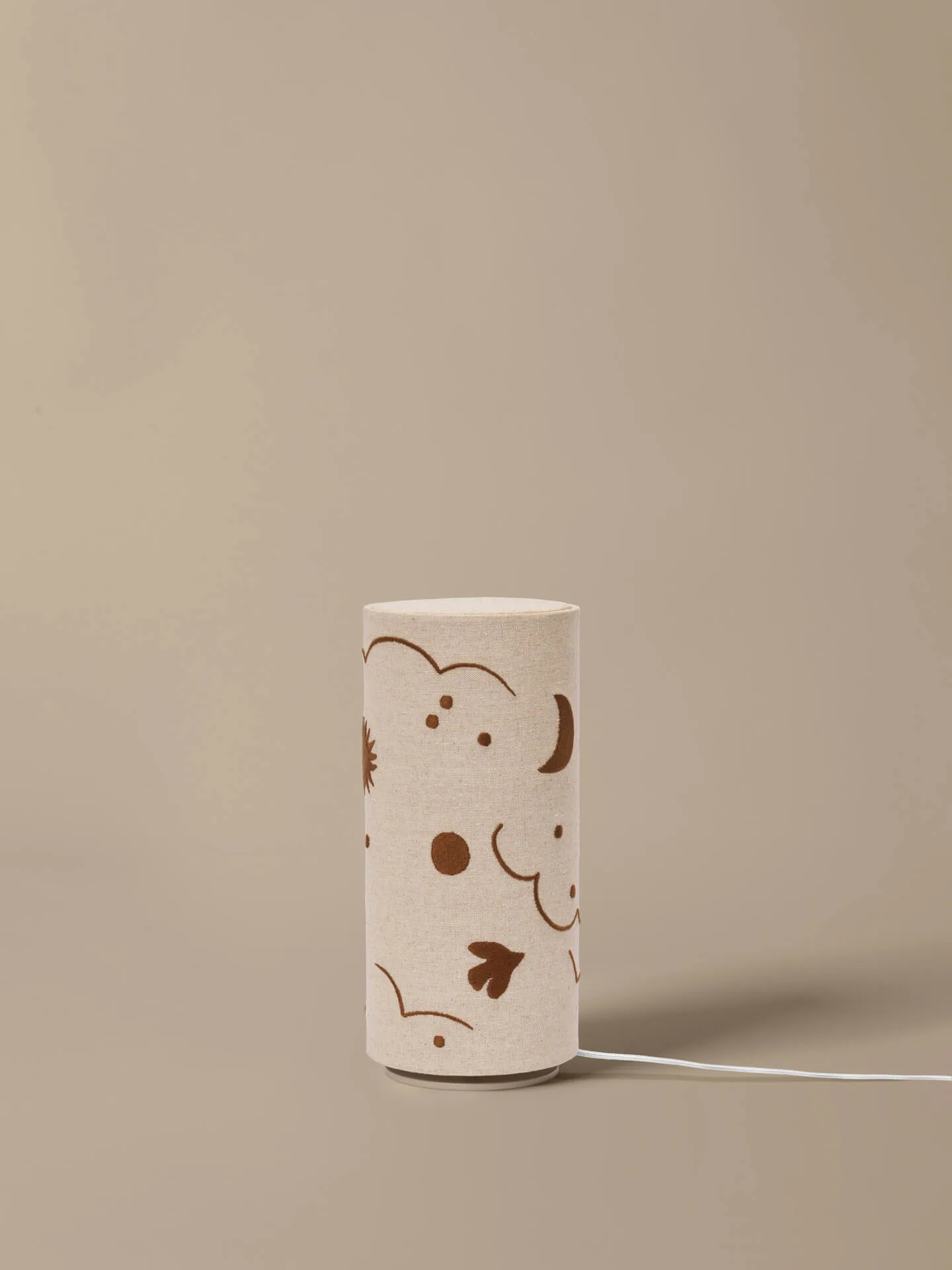 Skye pöytälamppu, Natural-bronze Ferm Living