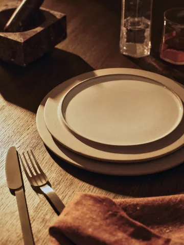 Sonae lautanen 2-pack - Harmaa-valkoinen, Ø25 cm - Ferm Living