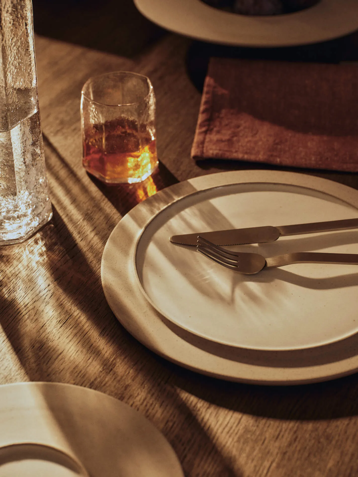 Sonae lautanen 2-pack, Harmaa-valkoinen, Ø28 cm Ferm Living