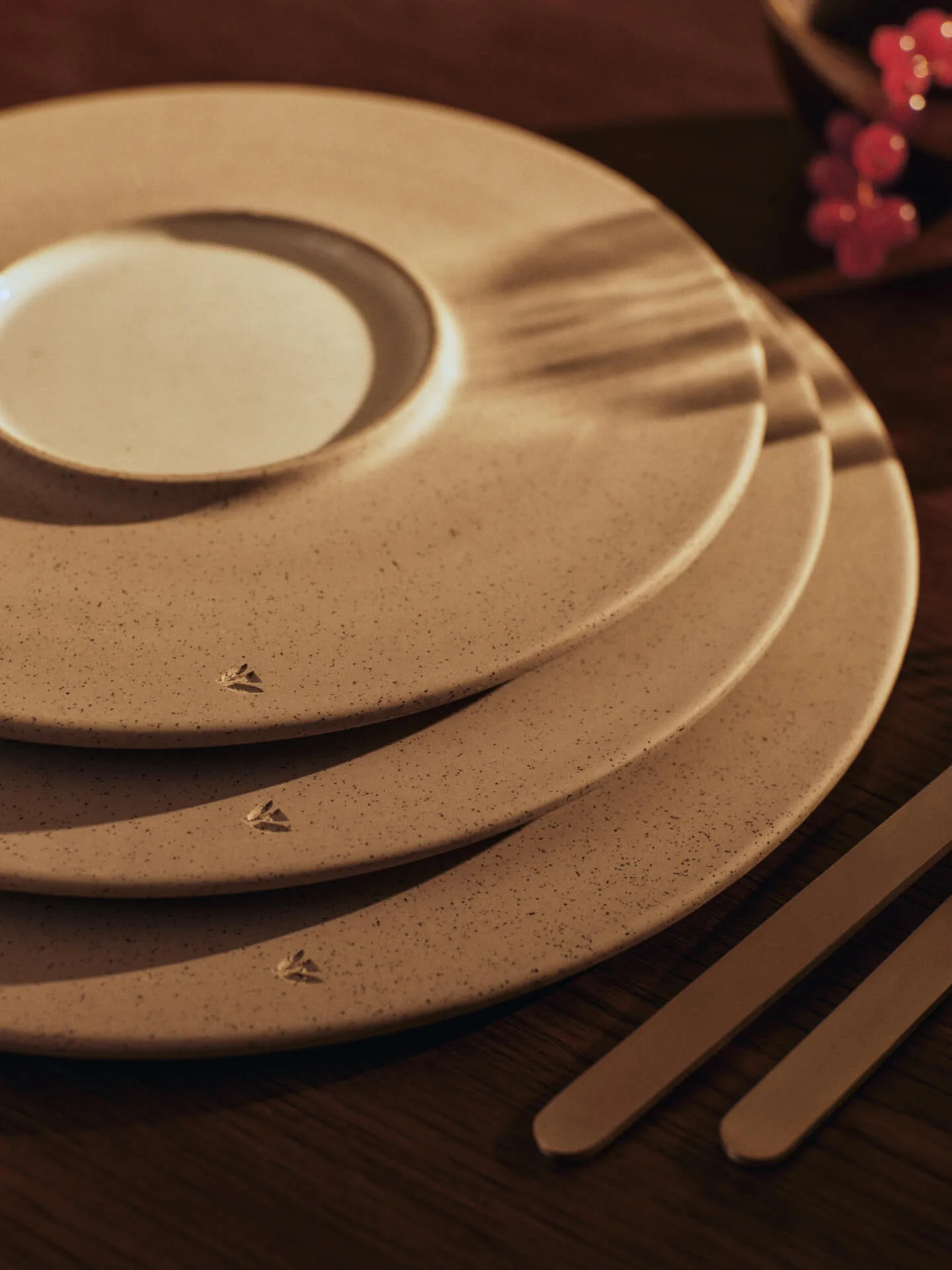 Sonae lautanen 2-pack, Harmaa-valkoinen, Ø28 cm Ferm Living