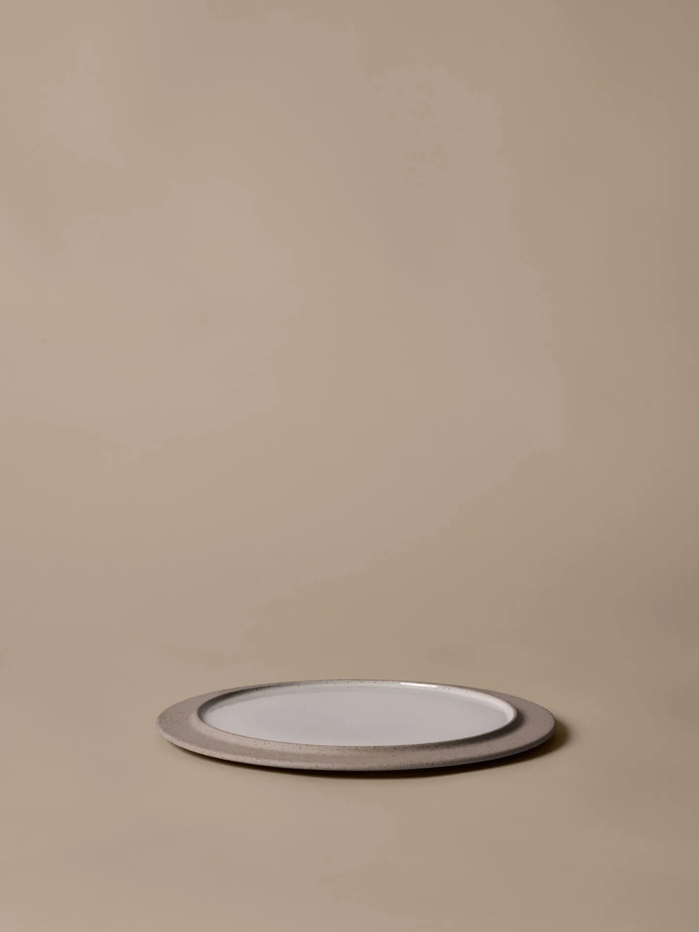 Sonae lautanen 2-pack, Harmaa-valkoinen, Ø28 cm Ferm Living