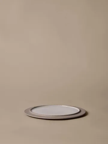 Sonae lautanen 2-pack - Harmaa-valkoinen, Ø28 cm - Ferm Living