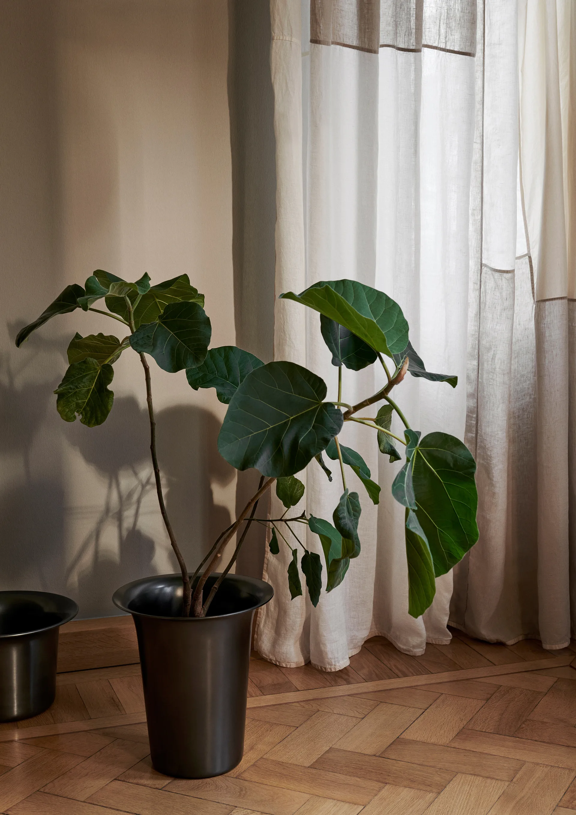 Spun alu kori korkea Ø 35 cm, Blackened Aluminium Ferm Living