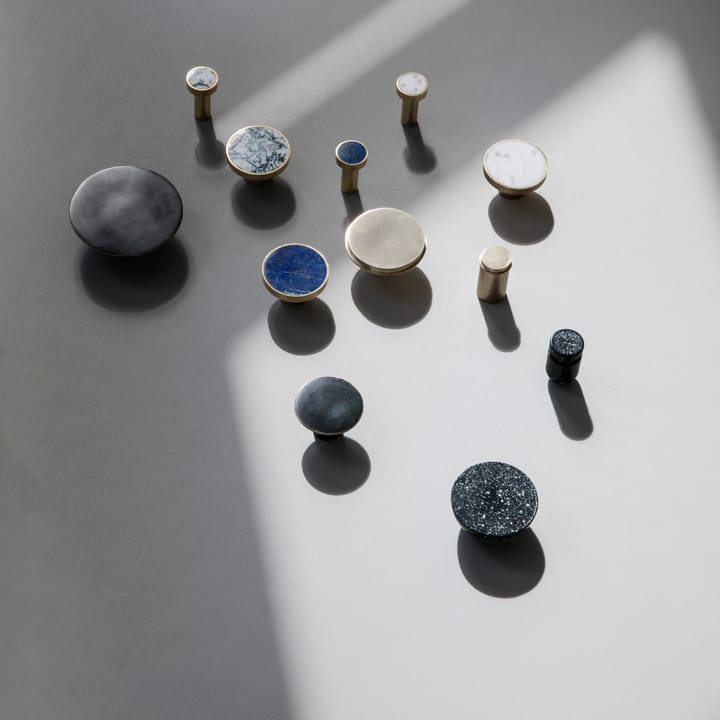 Stone -suuri koukku, valkoinen marmori - messinki Ferm Living