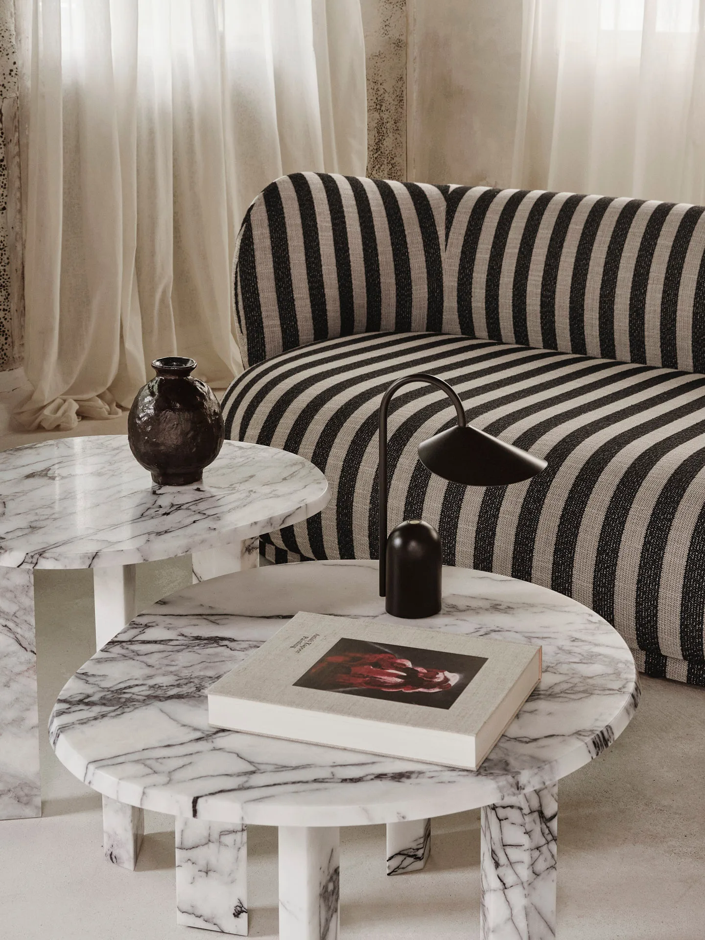 Taula sohvapöytä Ø67x35 cm, White-charcoal Ferm Living