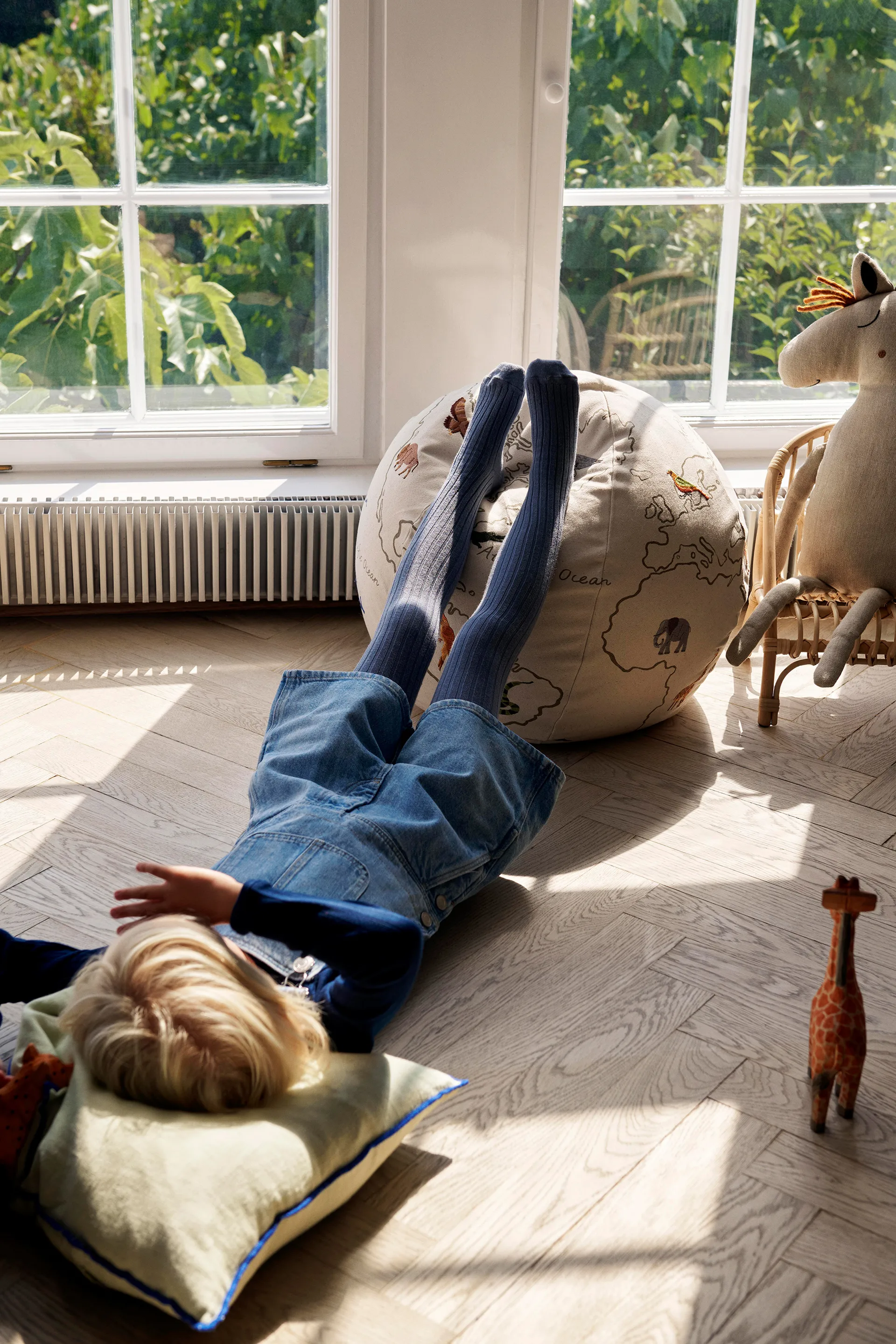 The world -istuinrahi, Offwhite Ferm Living