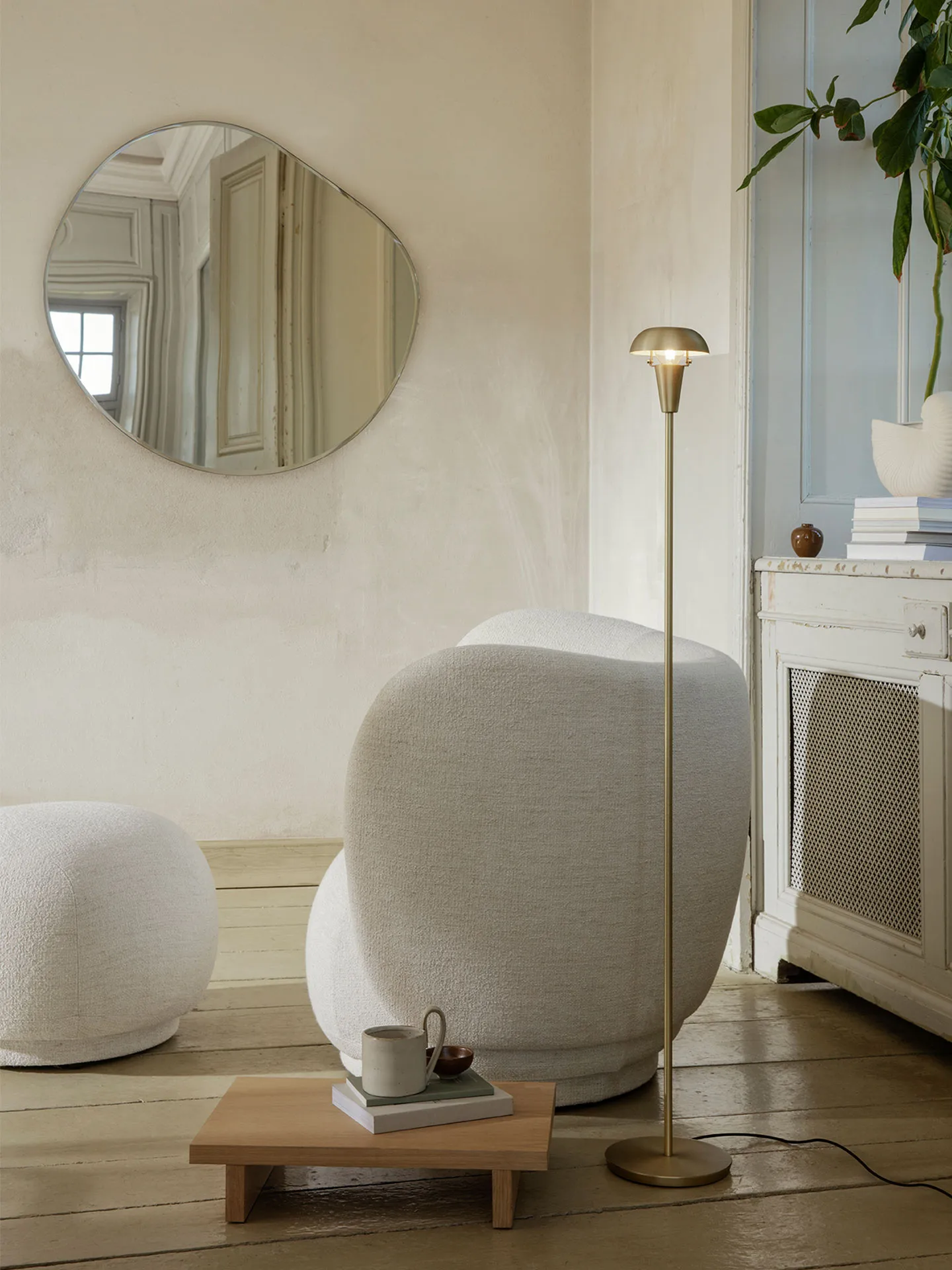 Tiny lattiavalaisin 124,2 cm, Messinki Ferm Living