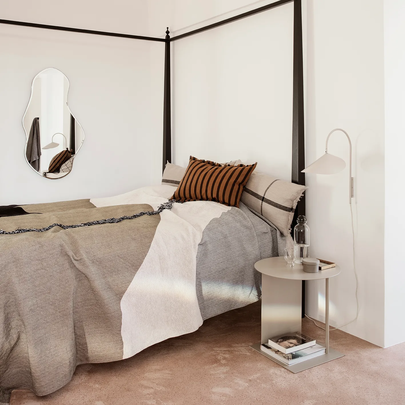 True tyyny 40 x 60 cm, Sugar-kelp black Ferm Living