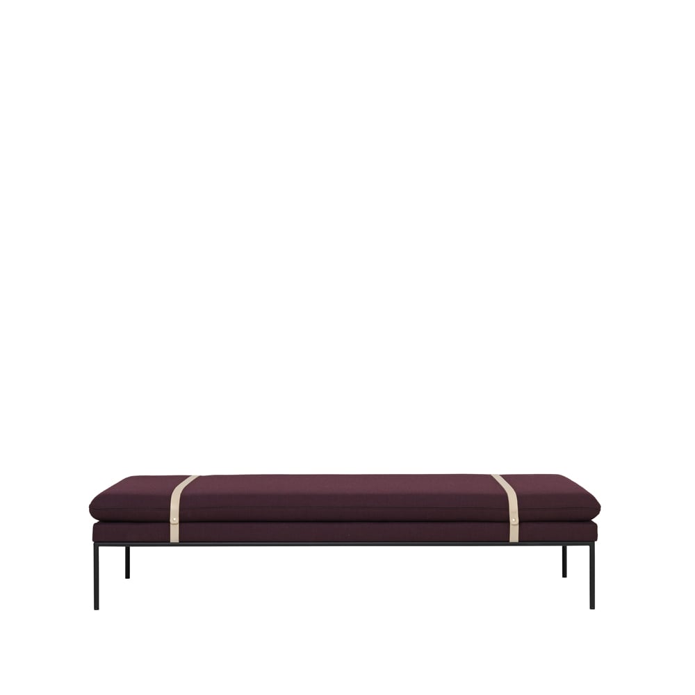 Ferm Living Turn sohvasänky Kangas fiord by kvadrat bordeaux, musta runko