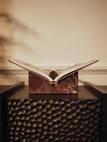 Tvara kirjatuet - Rosso levanto, 22×22 cm - Ferm Living