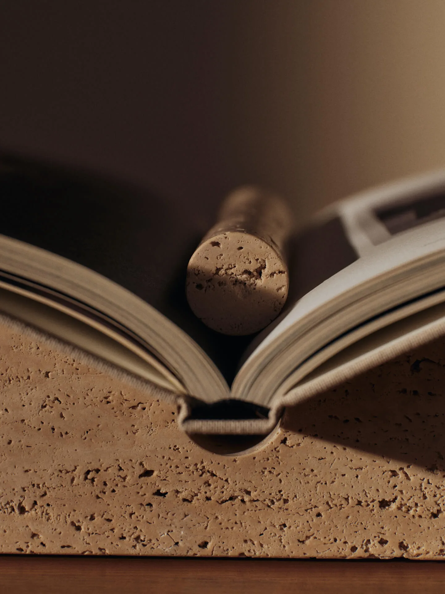 Tvara kirjatuet, Travertiini, 22x22 cm Ferm Living