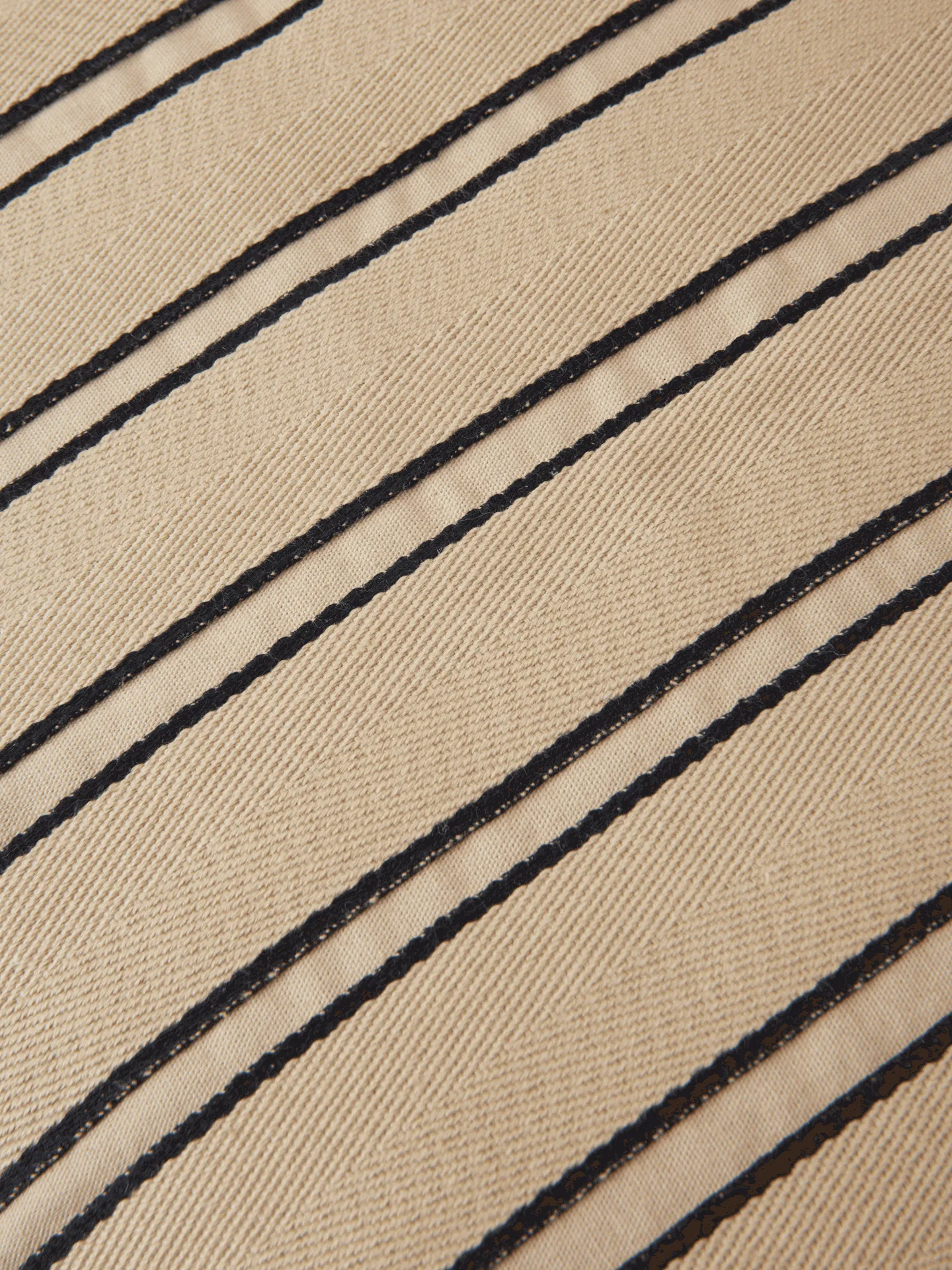 Twill-malli tyynypyörä (bolster cylinderkudde), Cashmere-black Ferm Living