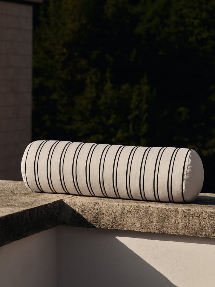 Twill-malli tyynypyörä (bolster cylinderkudde), Off-white-black Ferm Living