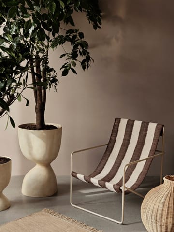 Verhoilu Desert loungenojatuoli - Off-white, Chocolate - Ferm Living