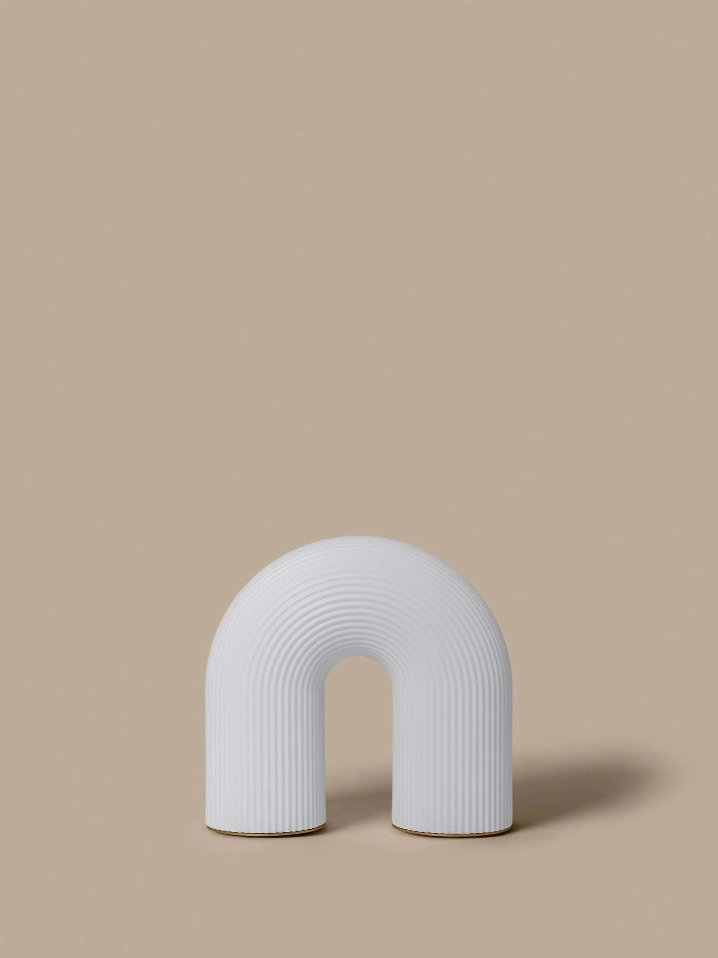 Vuelta outdoor kannettava pöytälamppu, White, 25 cm Ferm Living