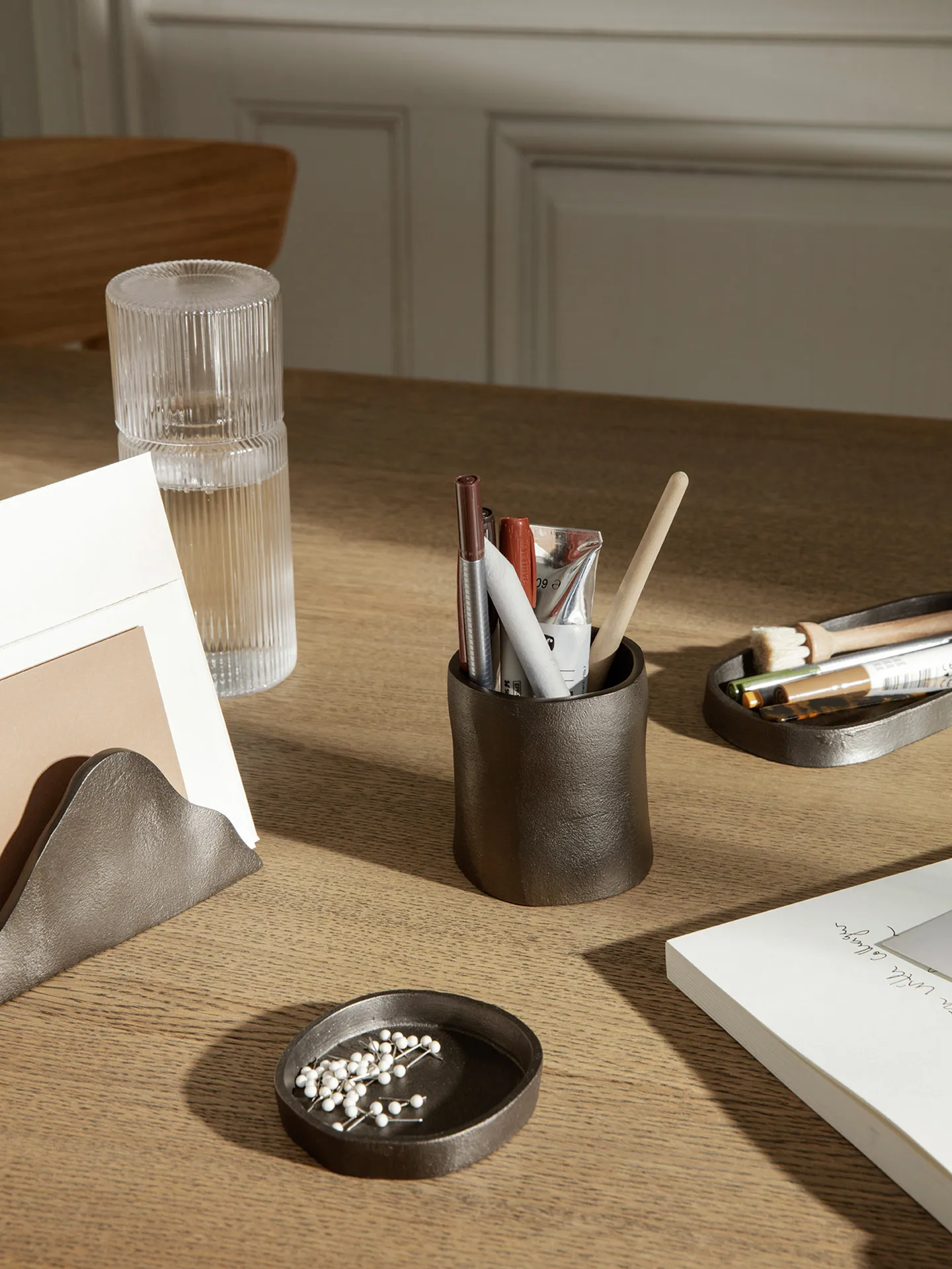 Yama kynäteline small Ø7,8 cm, Mustettu alumiini Ferm Living