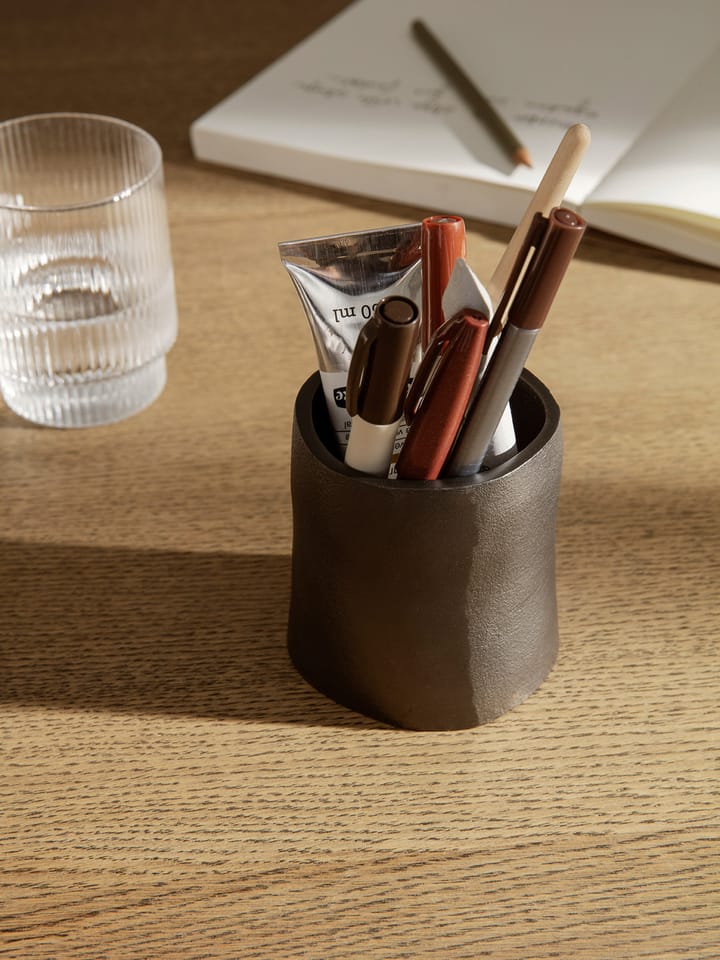 Yama kynäteline small Ø7,8 cm, Mustettu alumiini Ferm Living