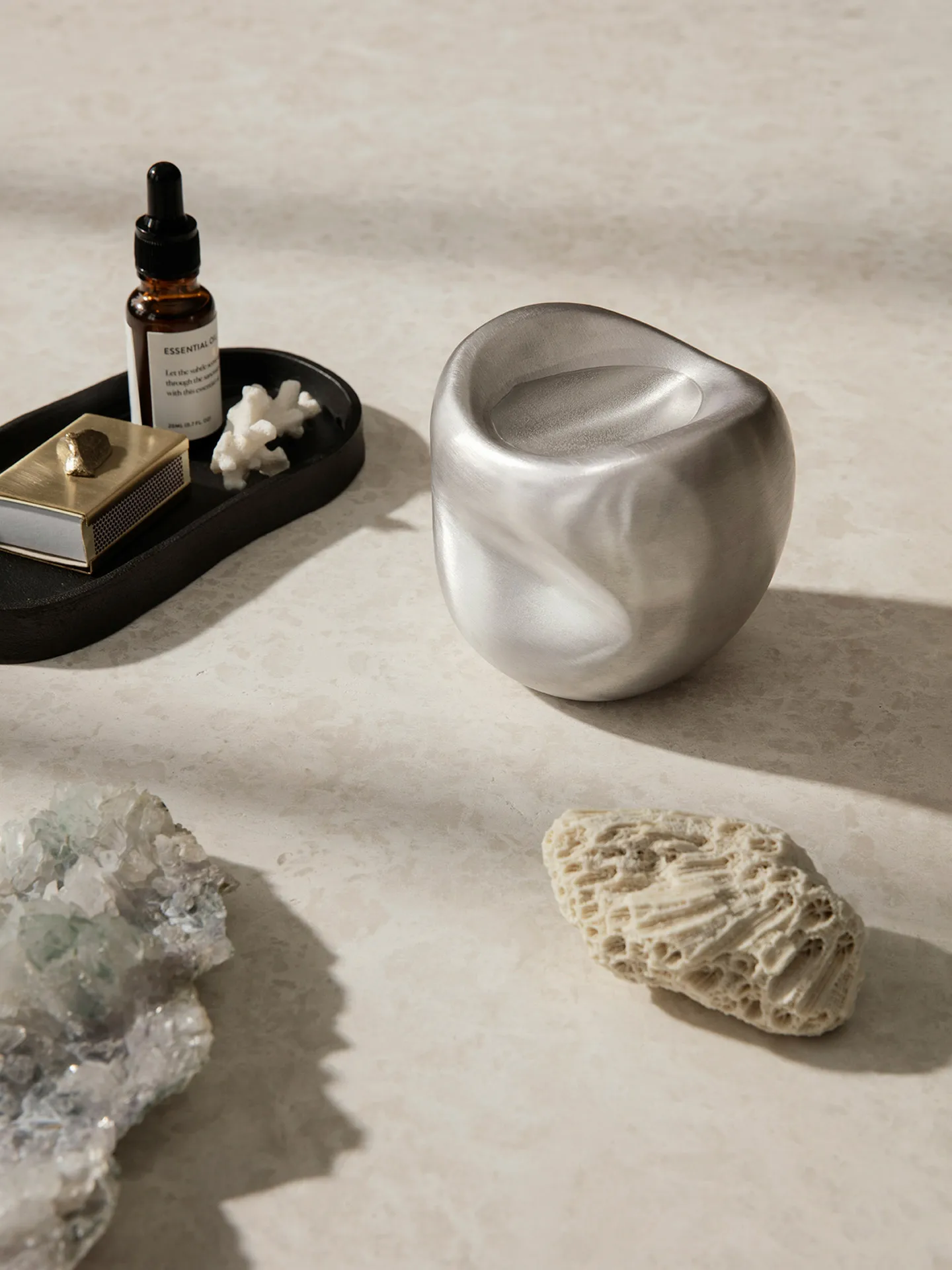 Yama tarjotin soikea 9,5x19 cm, Mustettu alumiini Ferm Living