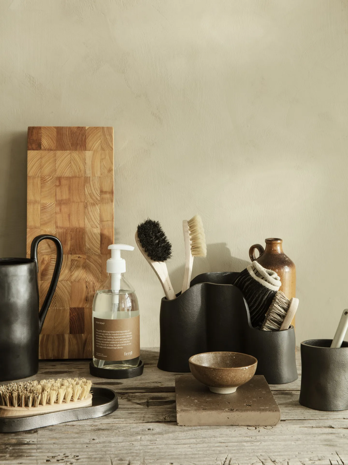 Yama tarjotin soikea 9,5x19 cm, Mustettu alumiini Ferm Living