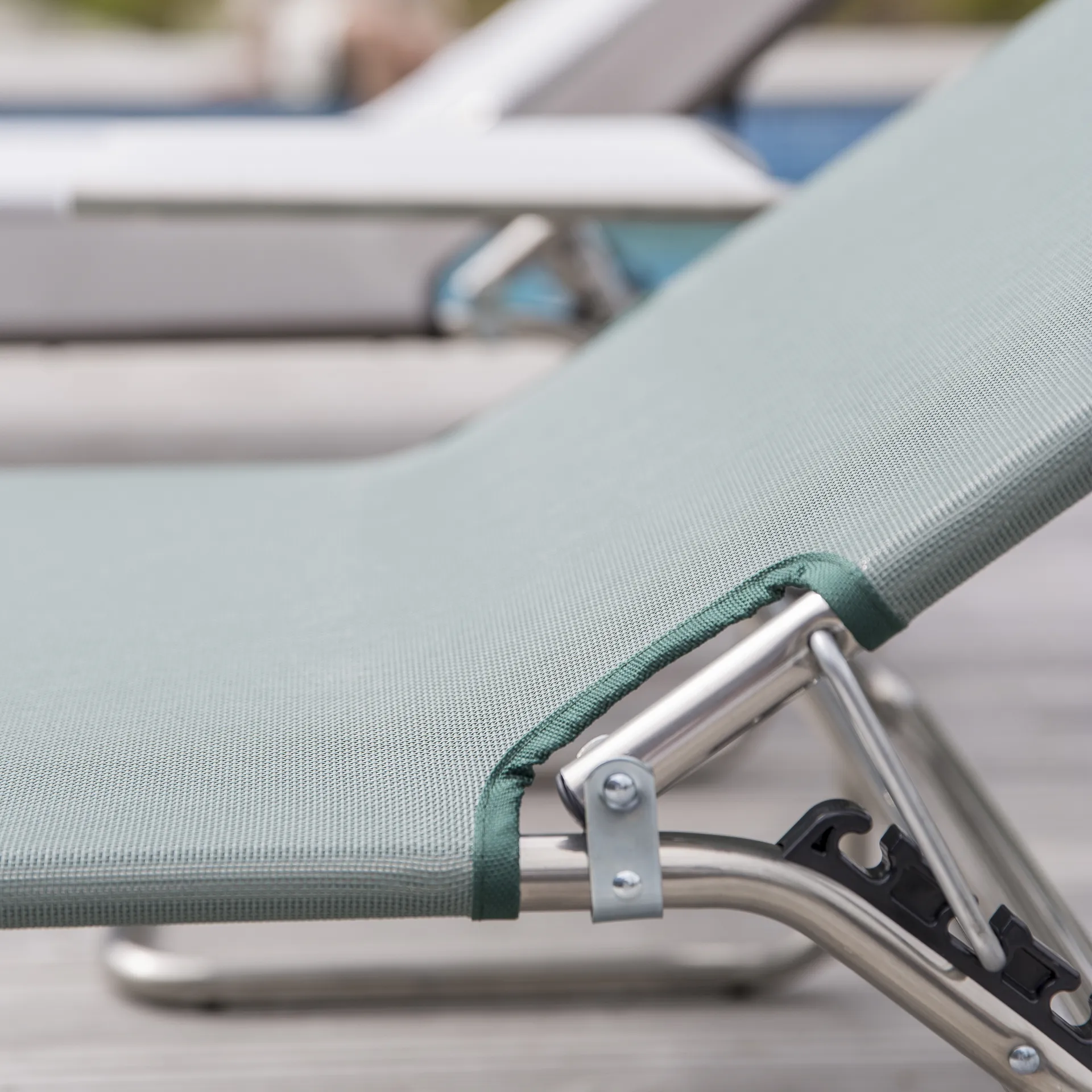 Amigo aurinkotuoli, Kangas sage green-aluminium Fiam