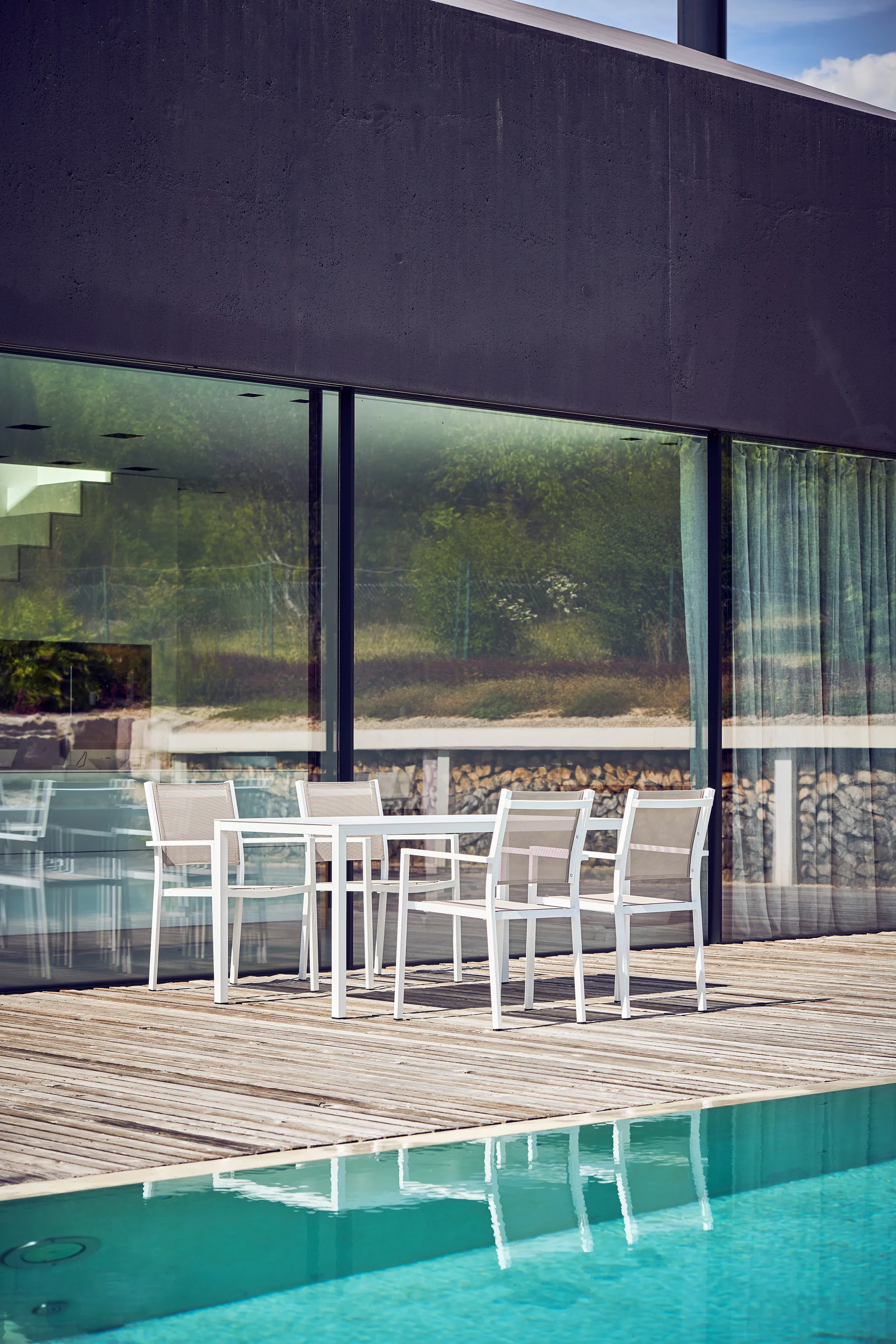 Aria tuoli, Valkoinen Fiam