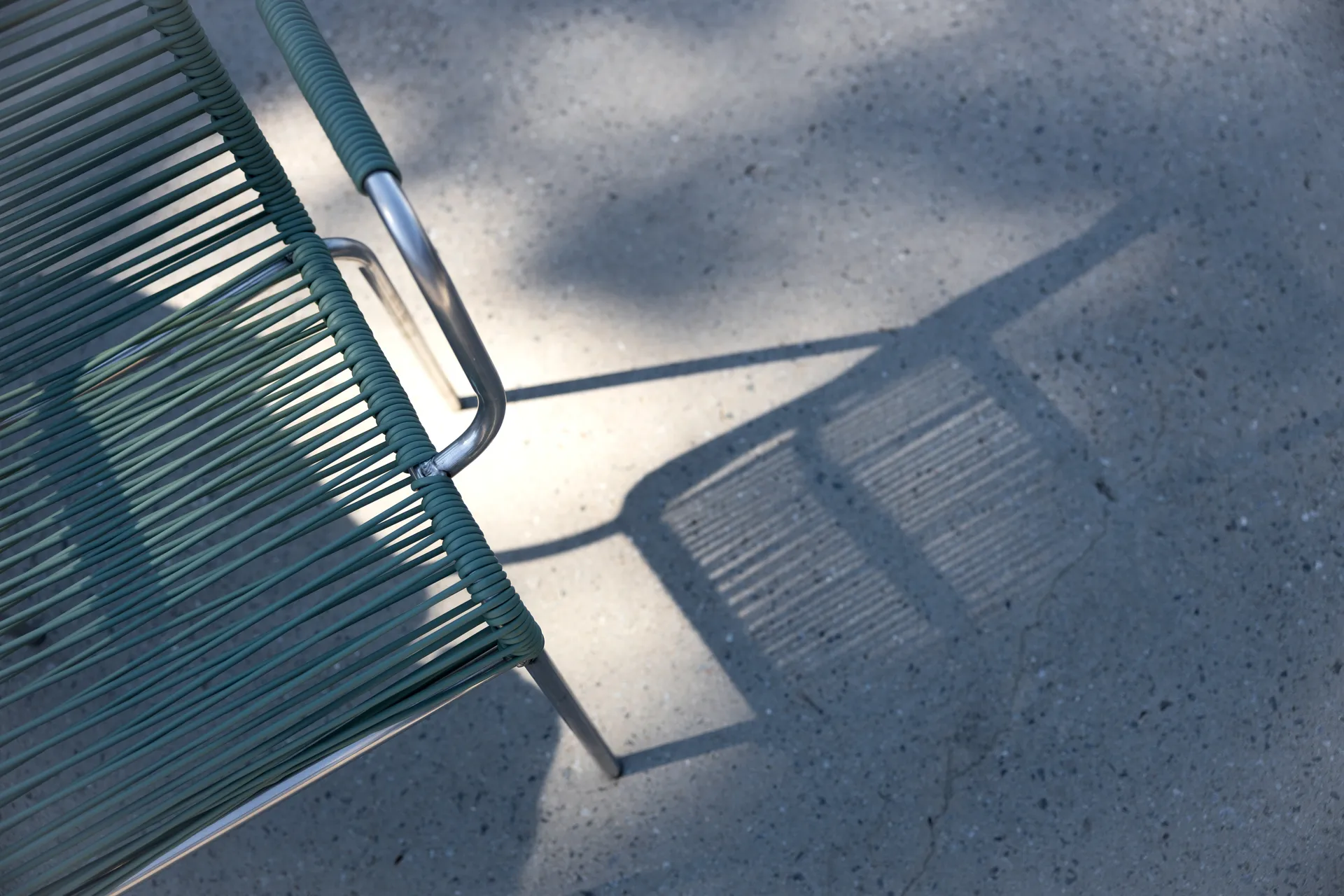 Mya käsinojatuoli alumiini, Sage green Fiam